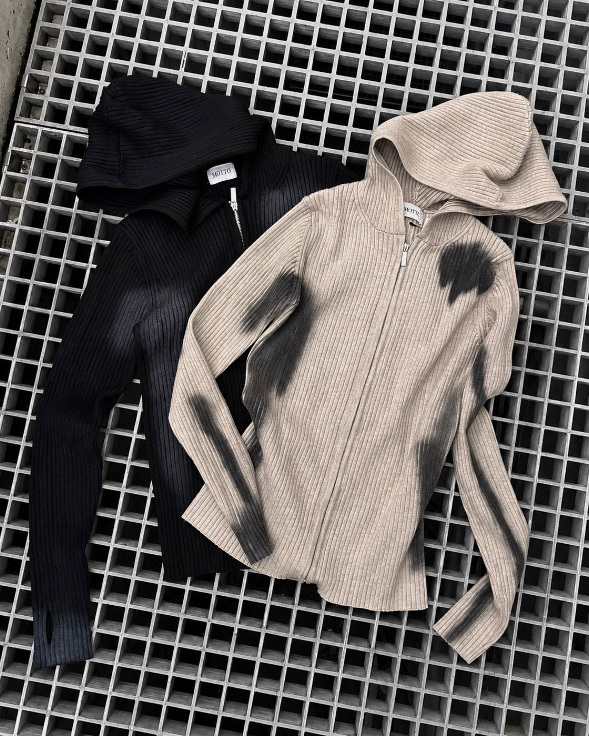 受注制【Never mind the XU】SPRAY WASH ZIP KNIT HOODIE (2color)