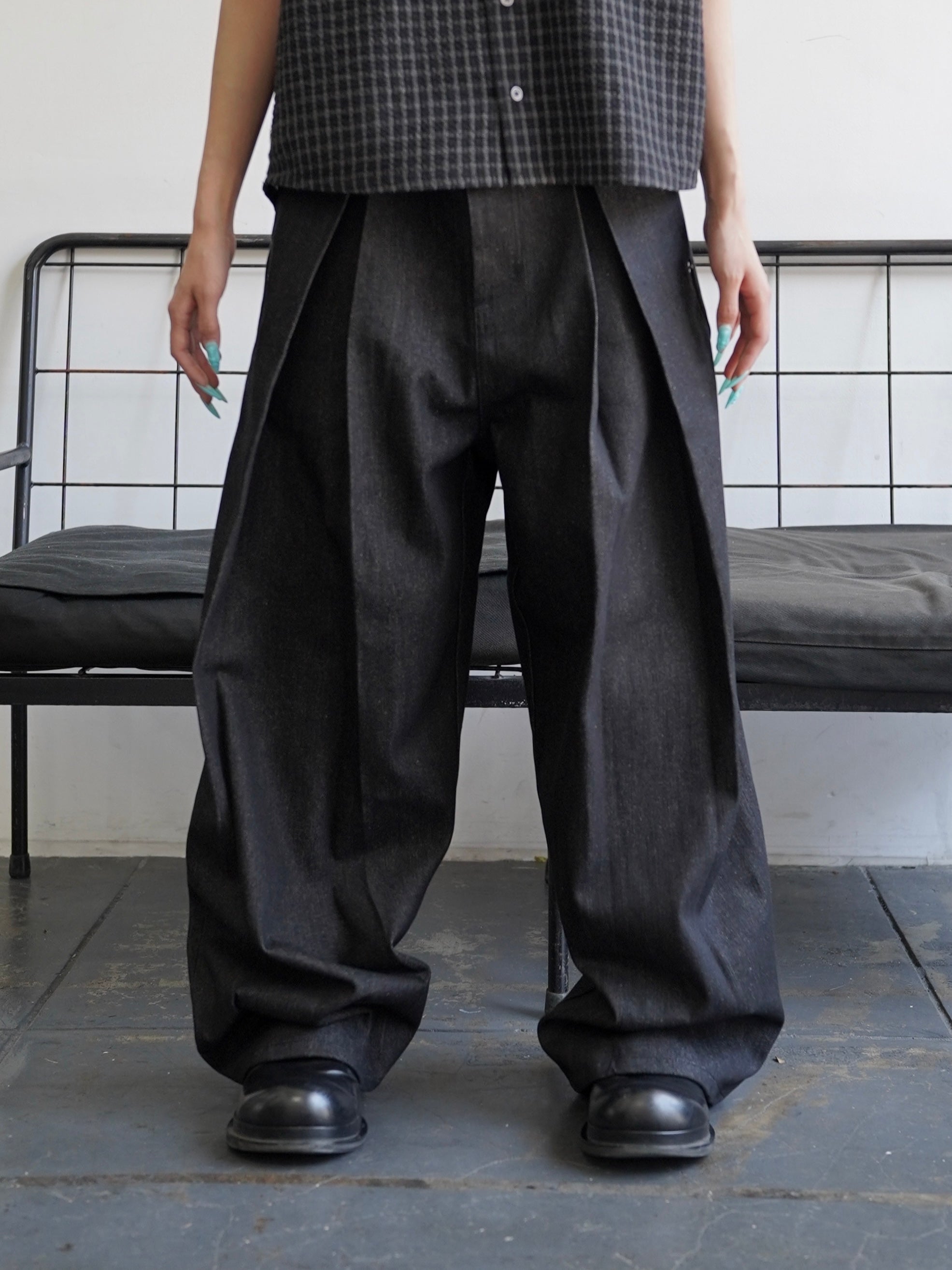 5/23 20:00発売【CHIKASHITSU PLUS HIGH】Deep tuck raw denim pants