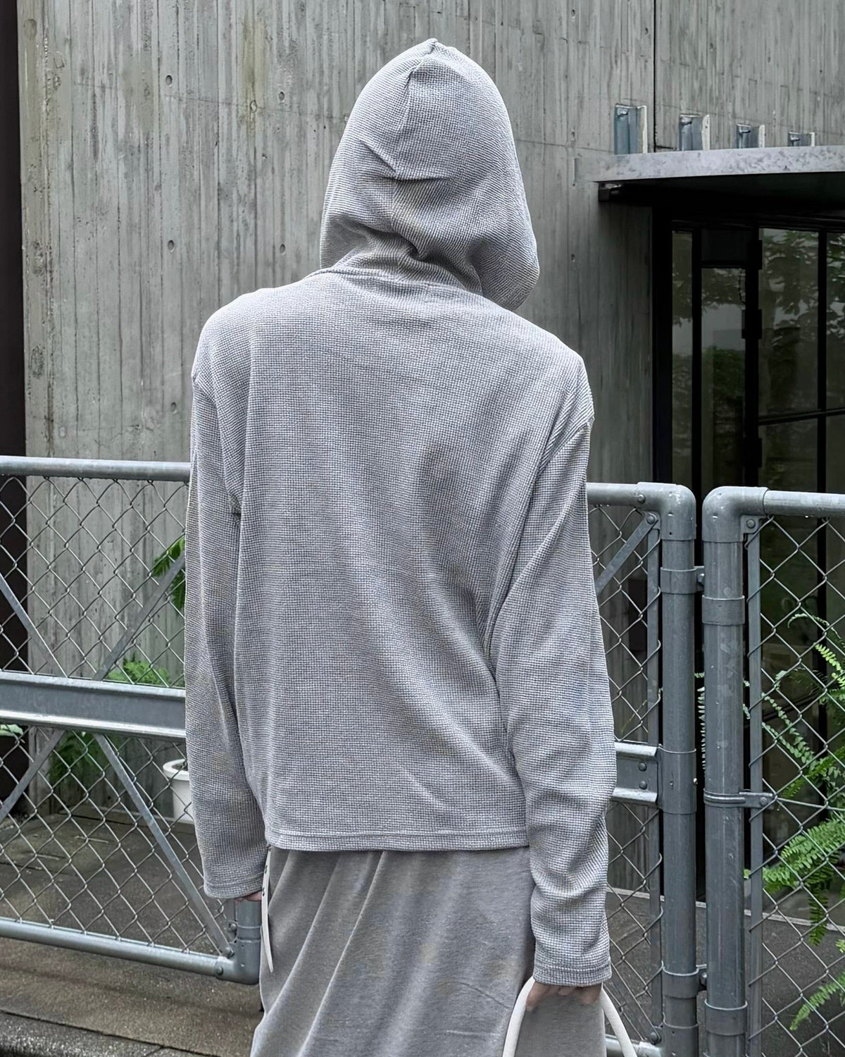 【nmtc+】Asymmetry button hood top (2color)