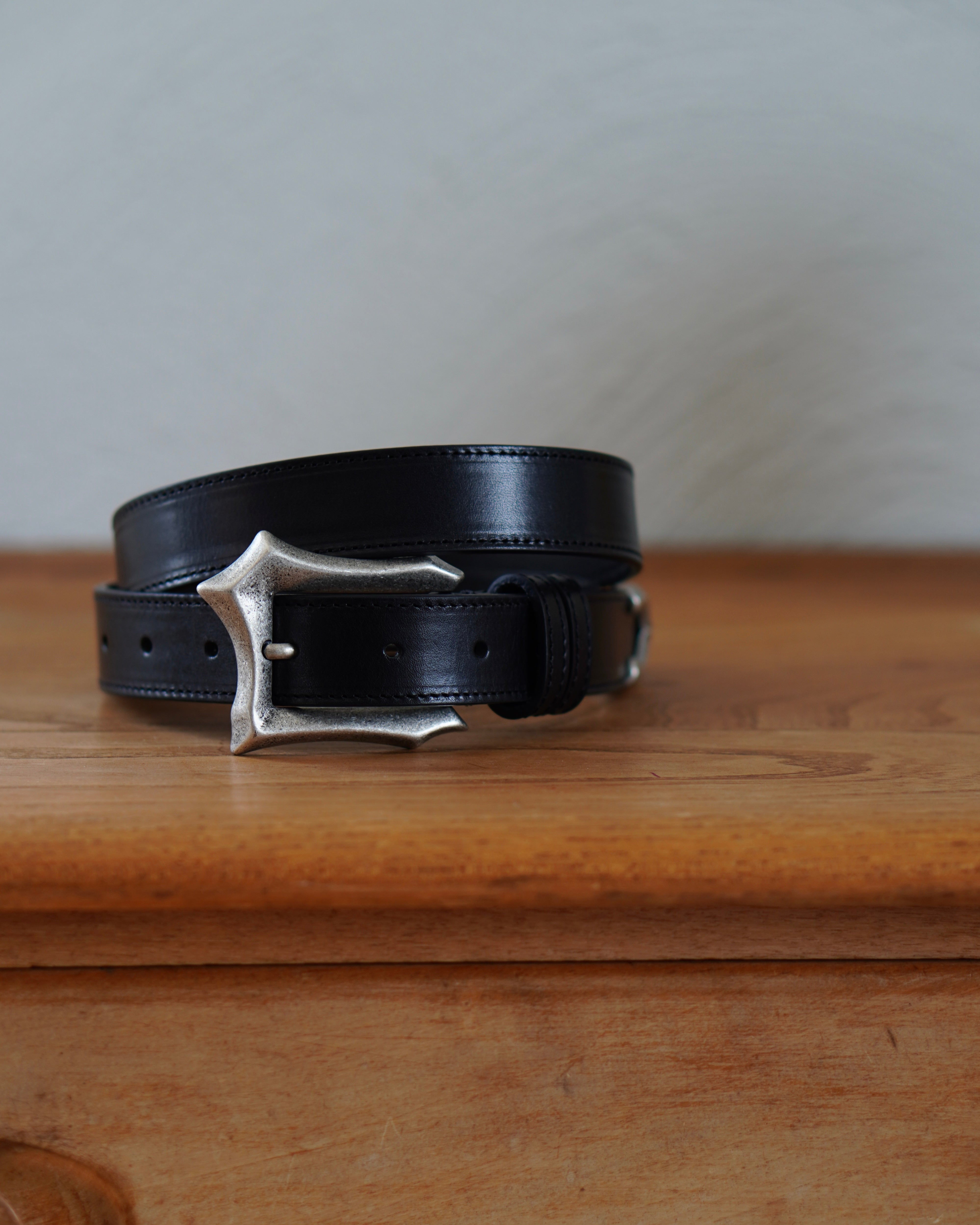 【CHIKASHITSU PLUS HIGH】Gothic leather buckle belt