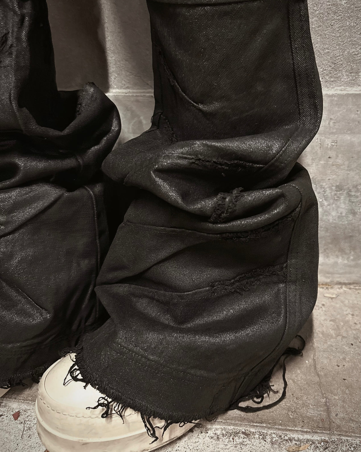 国際配送【Never mind the XU】DISTORTED LAYERED FLARE PANTS