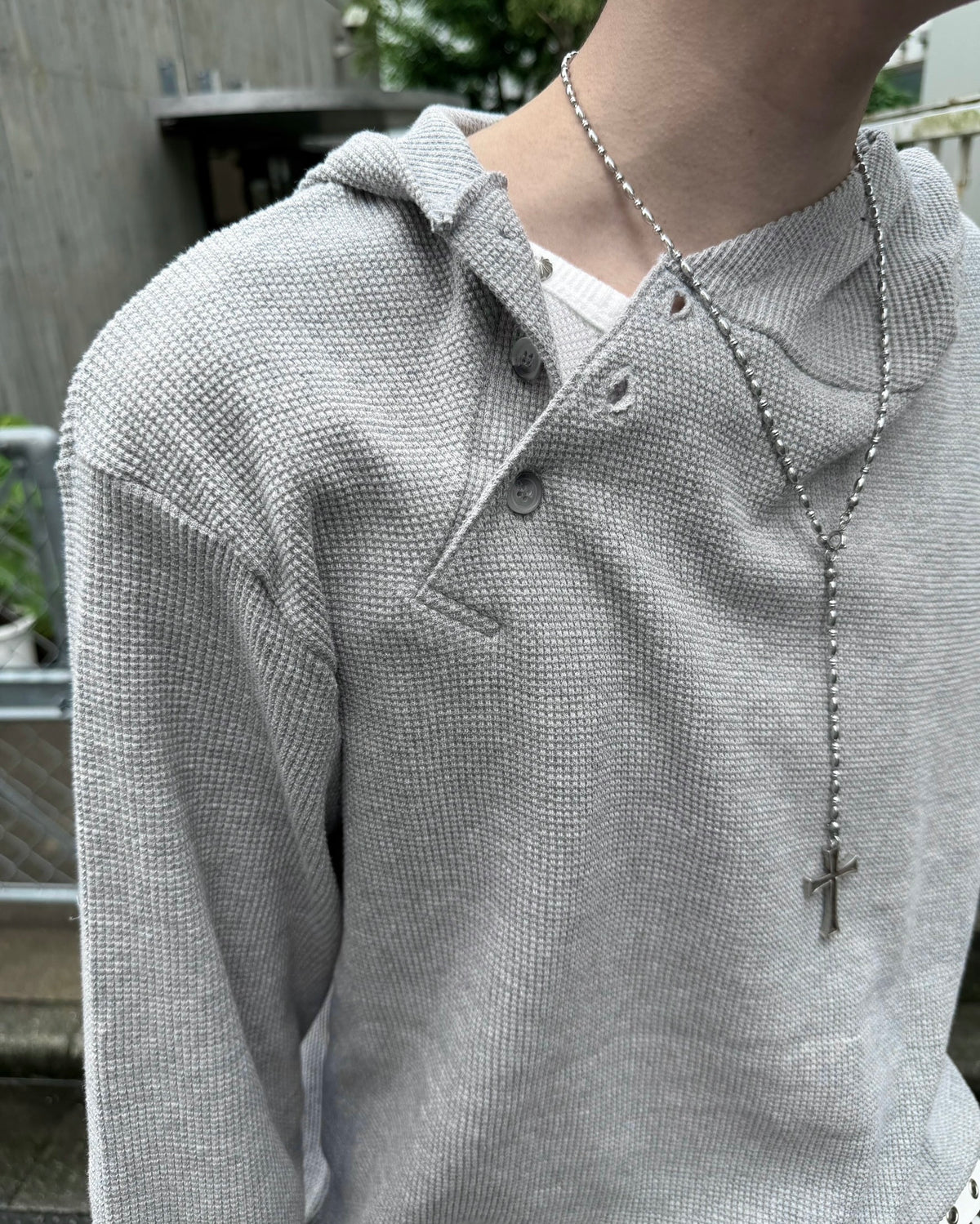 【nmtc+】Asymmetry button hood top (2color)