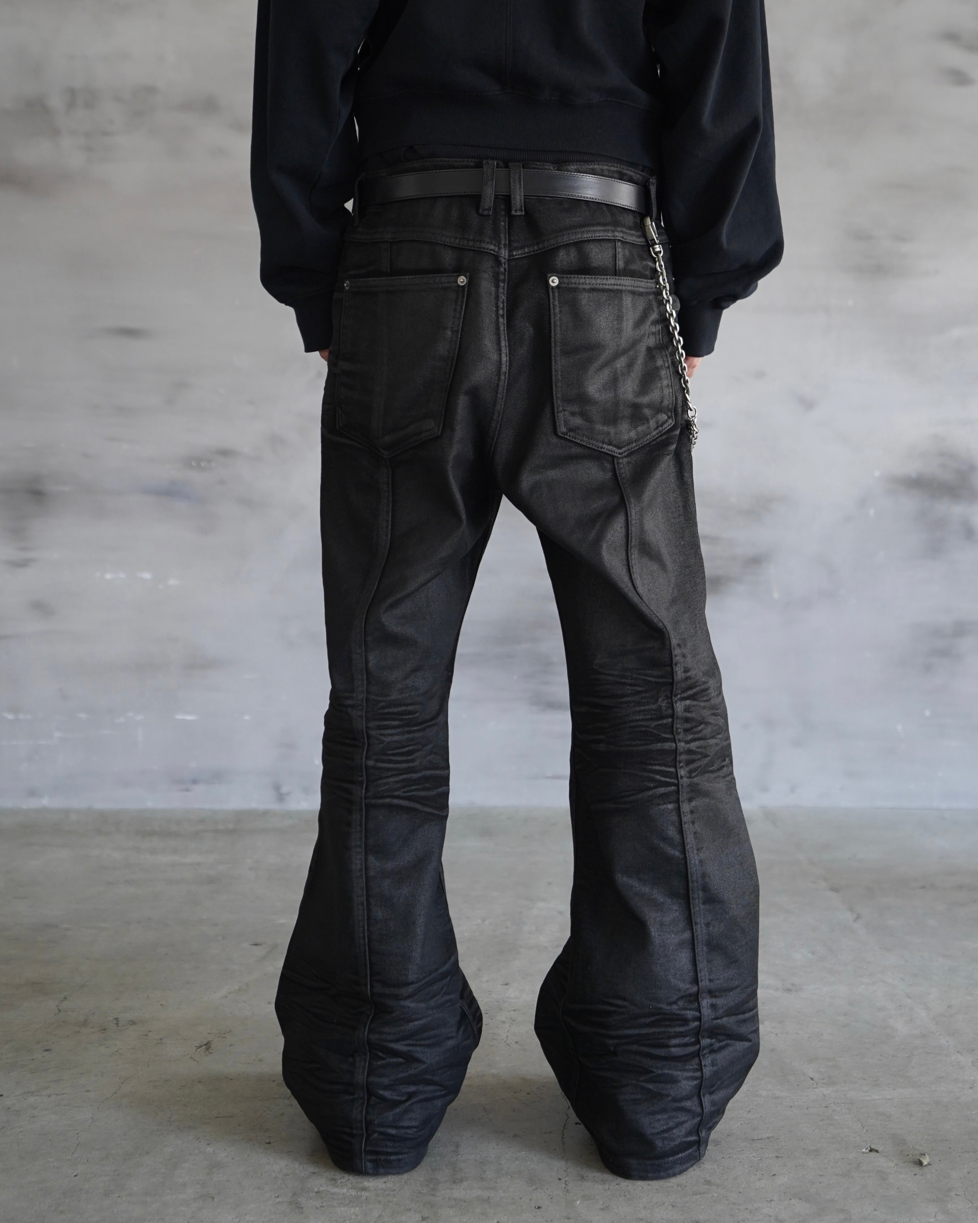 【CHIKASHITSU PLUS HIGH】Linear coating denim flare pants