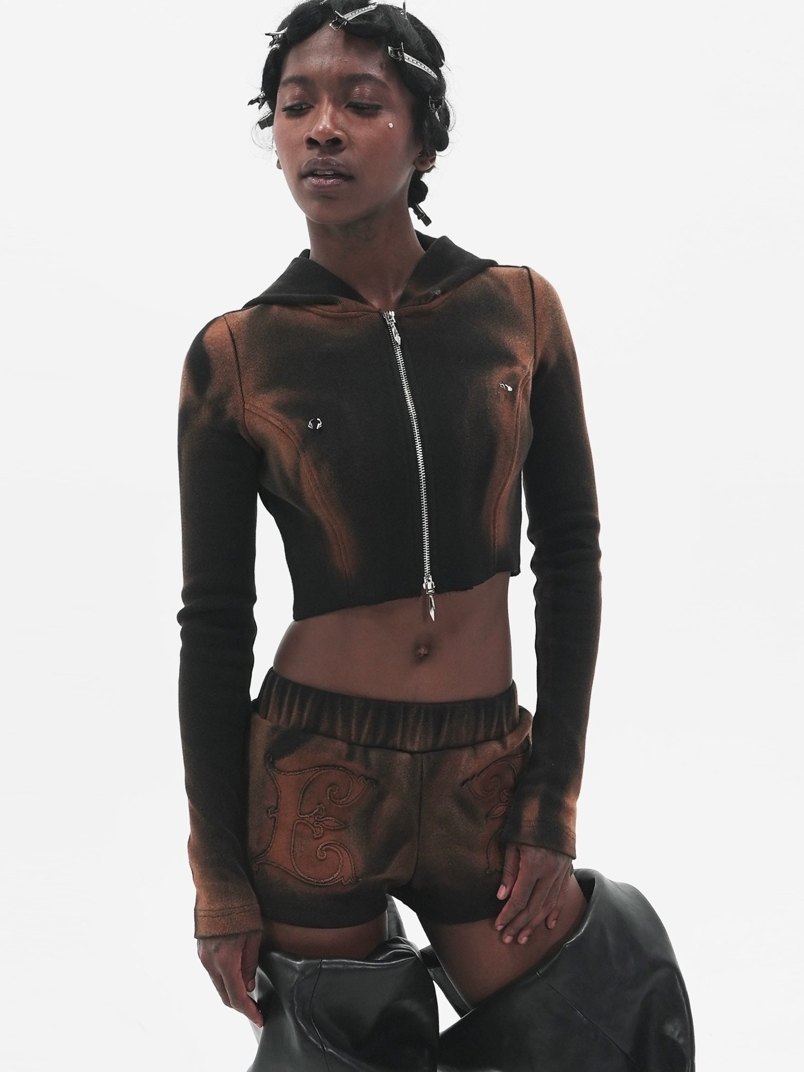 【E RIN AI E】PIERCED RUST CROP HOODIE ZIP UP