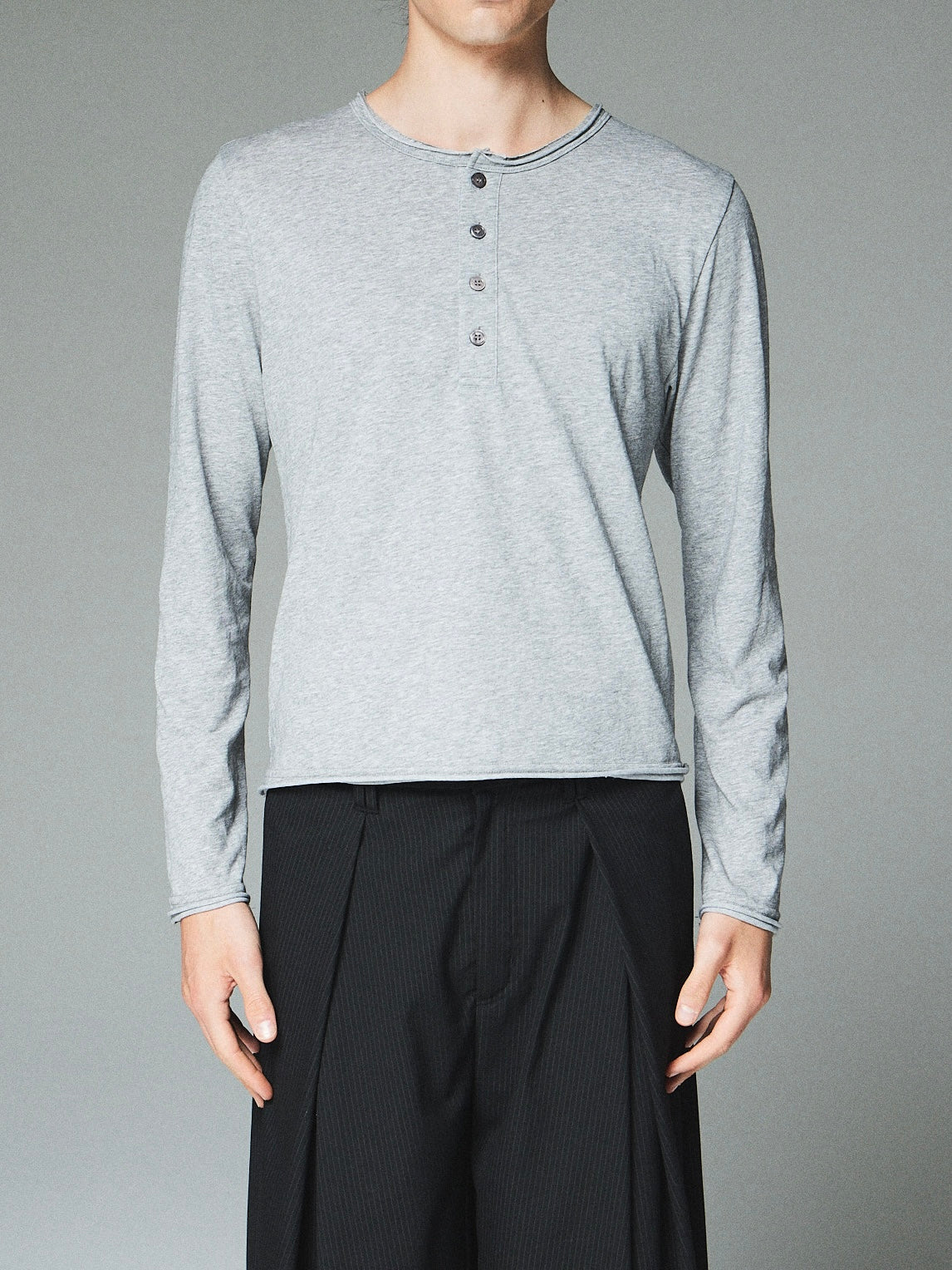 7/10 20:00 発売【CS】cut off henley neck tee