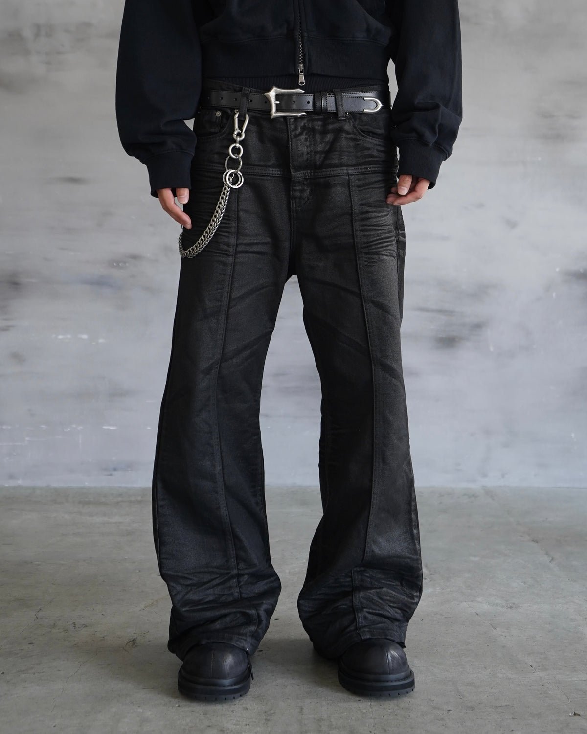 【CHIKASHITSU PLUS HIGH】Linear coating denim flare pants