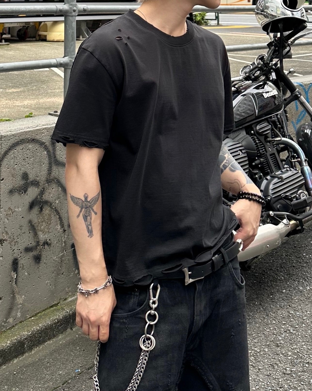 大阪店WEB限定受注制【Chikashitsu +】grunge damage crop t-shirt (3color)