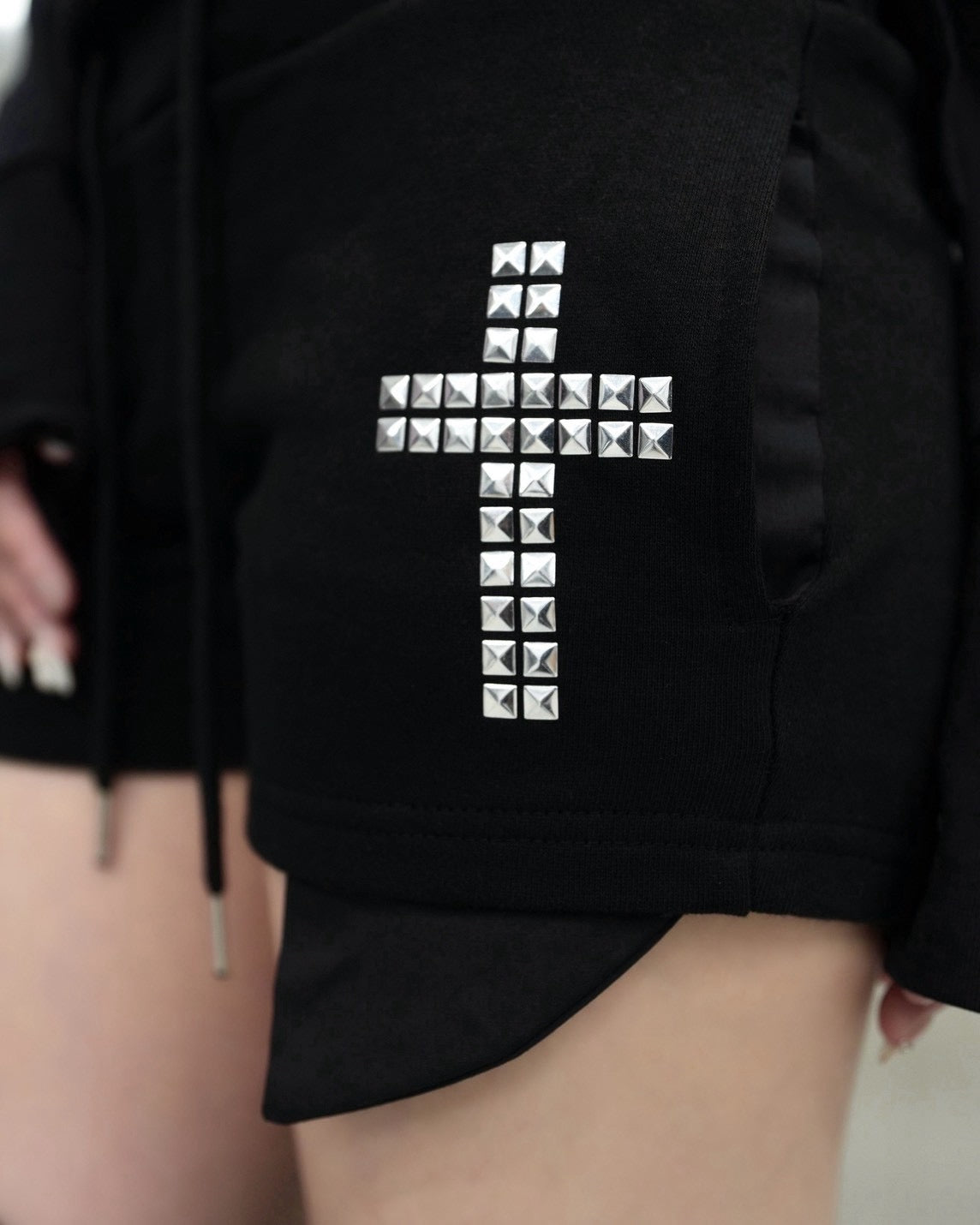 受注制【Never mind the XU】Cross studs mini shorts (3color)
