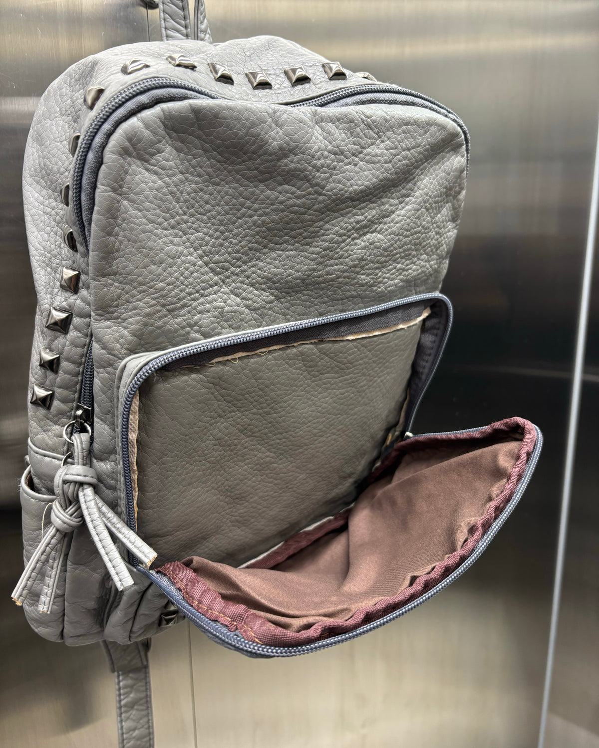 国際配送【Never mind the XU】Y2K Studded Utility Backpack（2color）