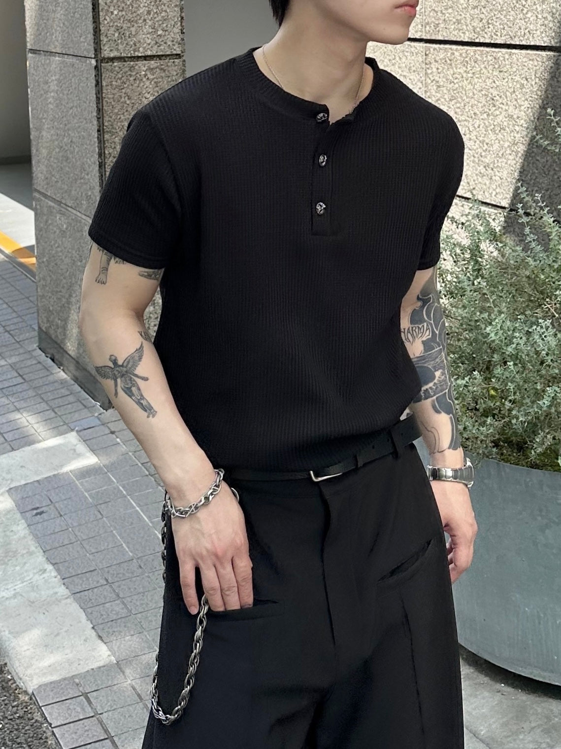 大阪店WEB限定受注制【Chikashitsu + 】button point henley neck t-shirt (3color)