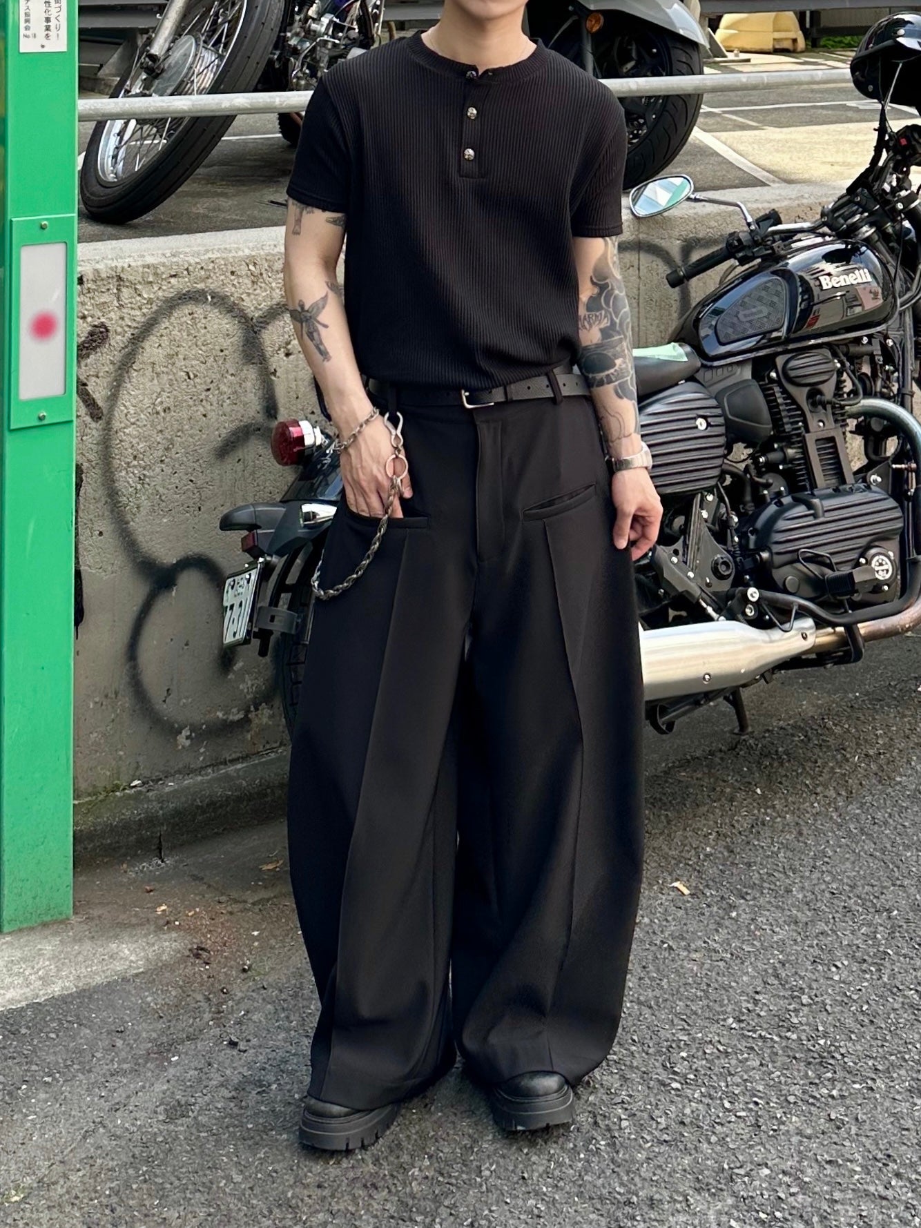 大阪店WEB限定受注制【Chikashitsu + 】button point henley neck t-shirt (3color)