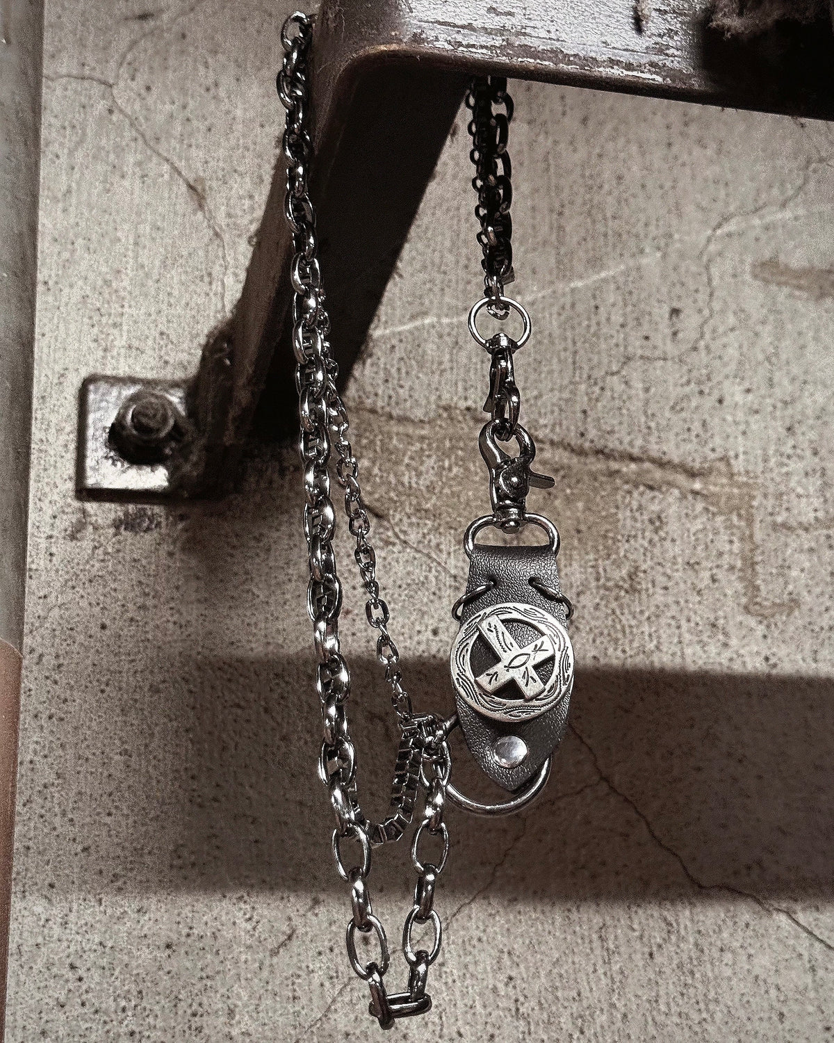 国際配送【Never mind the XU】TRIPLE CROSS WALLET CHAIN