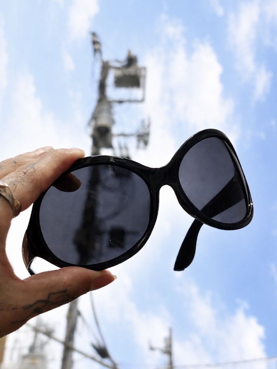 国際配送【Never mind the XU】y2k big oval sunglasses (2color)