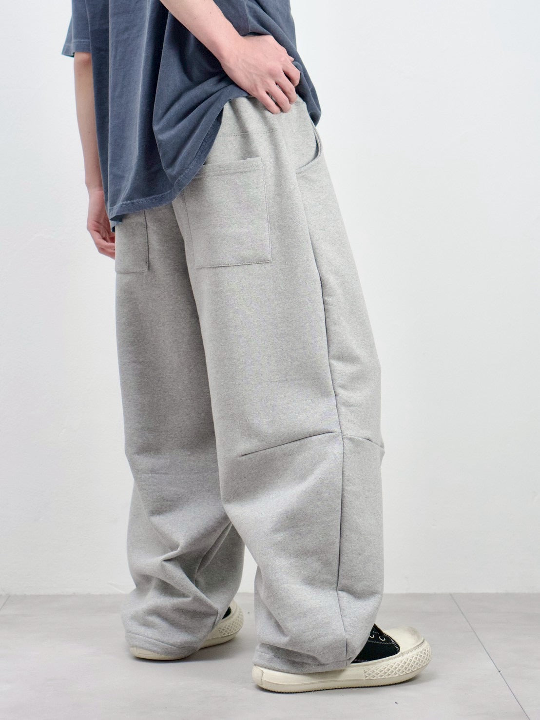 【Chikashitsu +】curved balloon sweat pants (2color)
