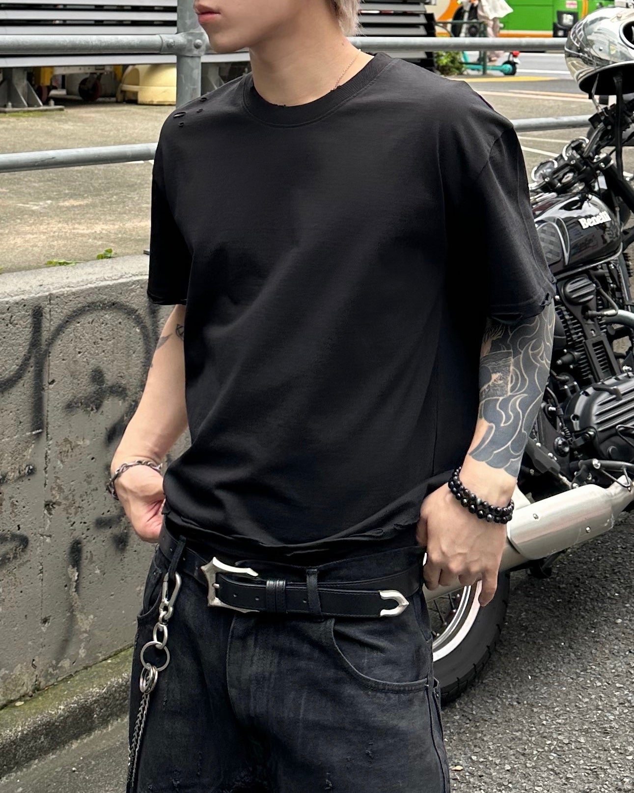 大阪店WEB限定受注制【Chikashitsu +】grunge damage crop t-shirt (3color)