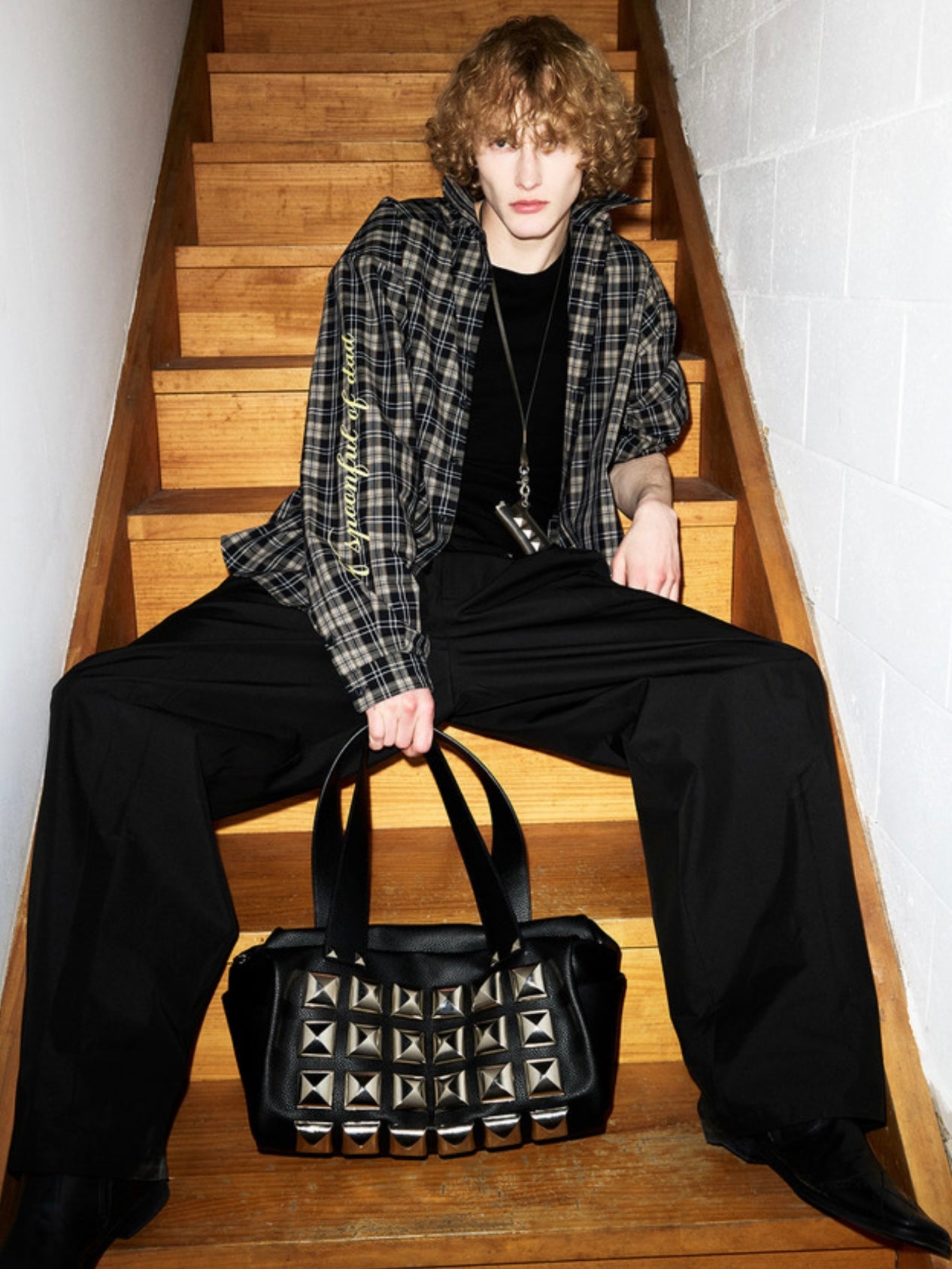 【ESC STUDIO】oversize studded shoulder bag