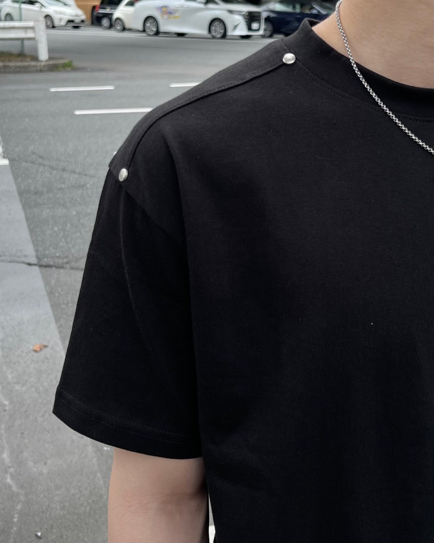 大阪店WEB限定受注制【Chikashitsu +】shoulder rivet t-shirt (3color)