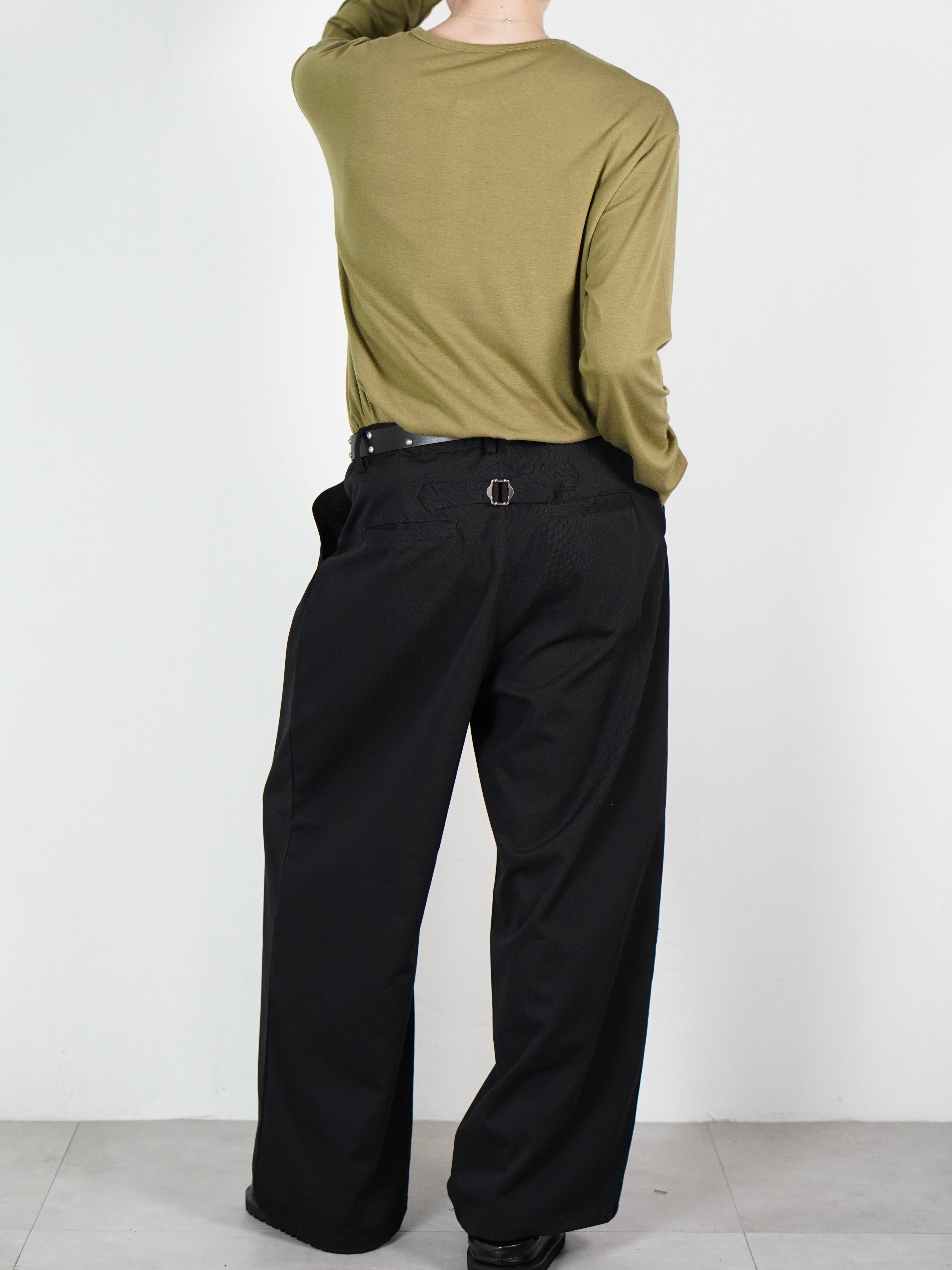 受注制【Chikashitsu +】2 tuck straight slacks