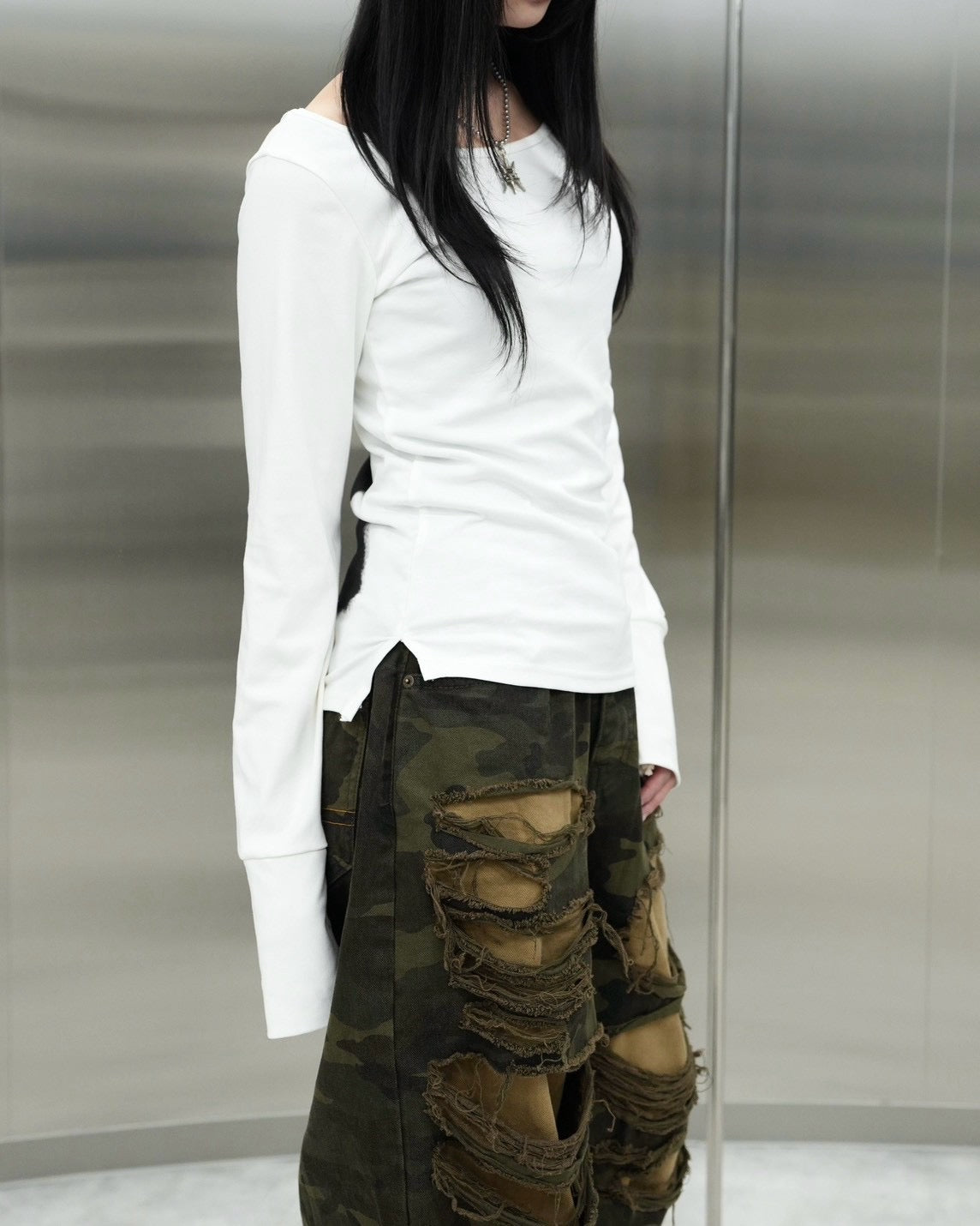 受注制【Never mind the XU】Back graphic slim top (2color)