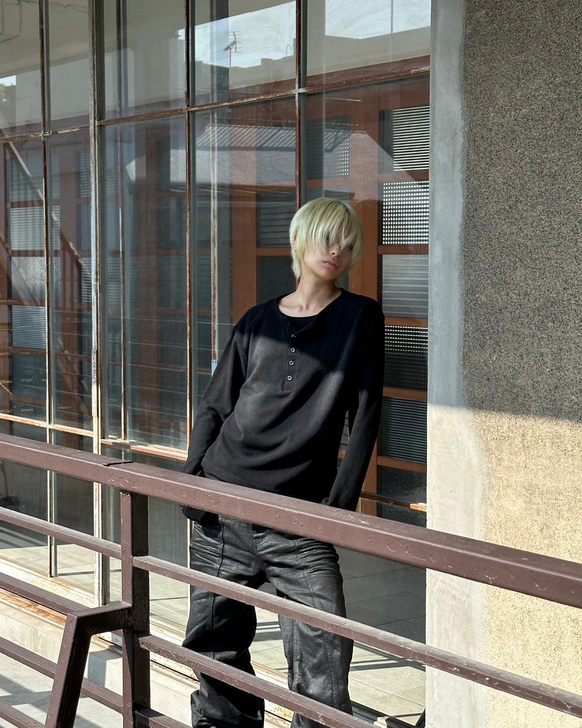 【CHIKASHITSU PLUS HIGH】Rust waffle layered henley neck tee(2color)