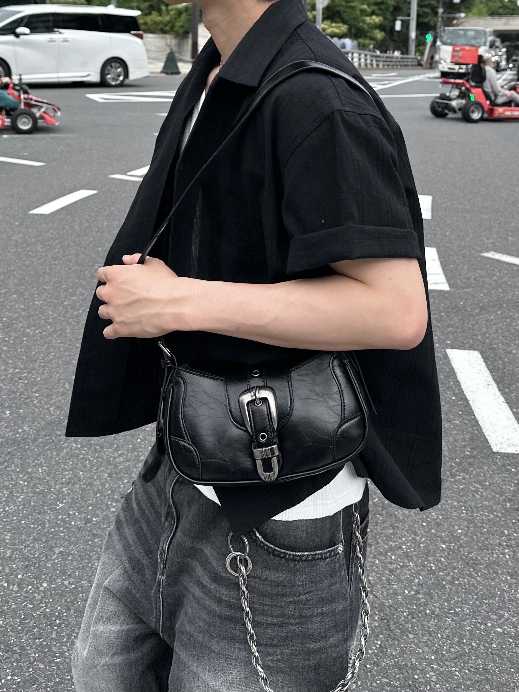 大阪店WEB限定【Chikashitsu +】belt buckle shoulder bag (2color)