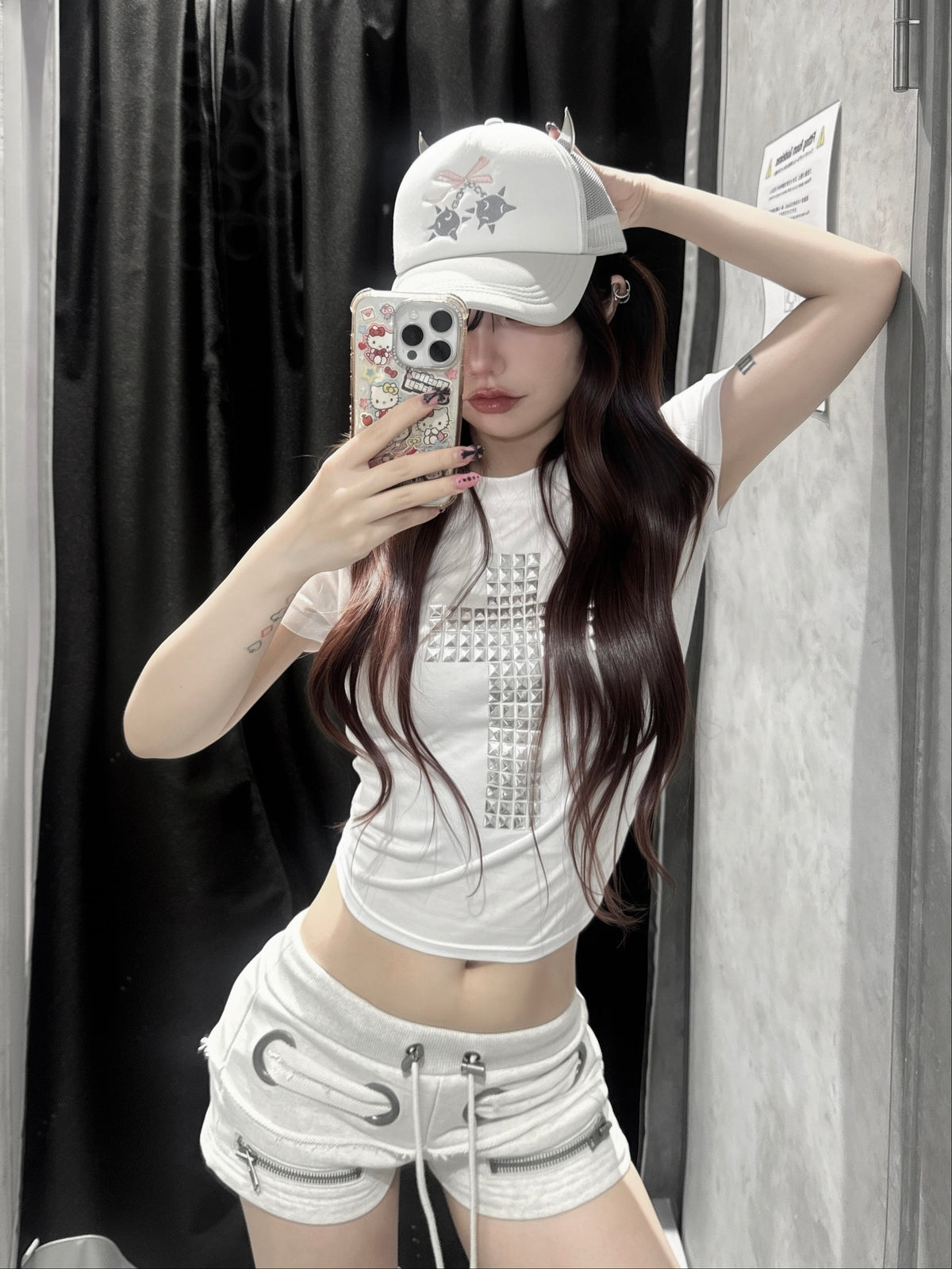 受注制【Never mind the XU】cross studs crop tee (2color)