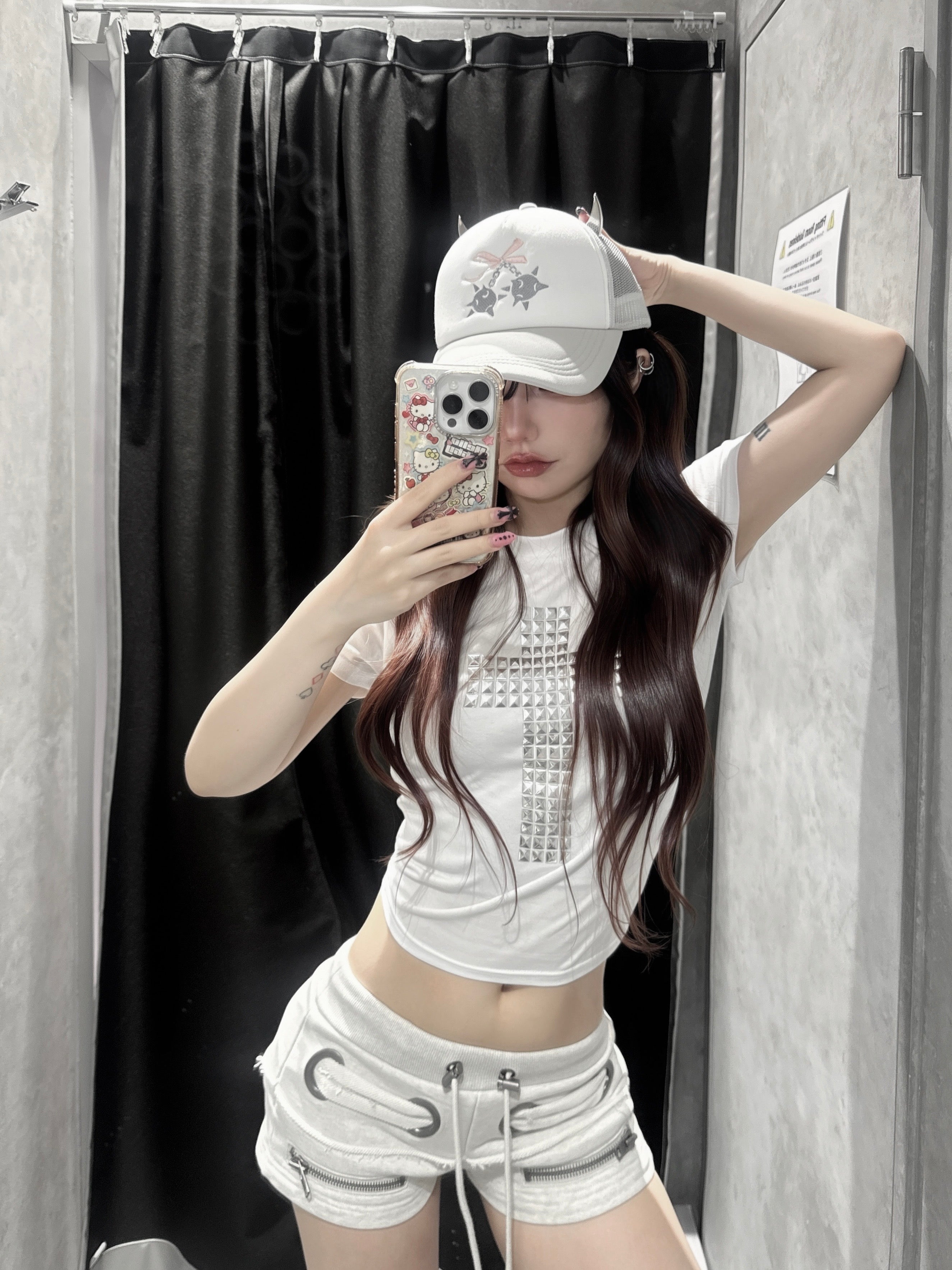 受注制【Never mind the XU】cross studs crop tee (2color)