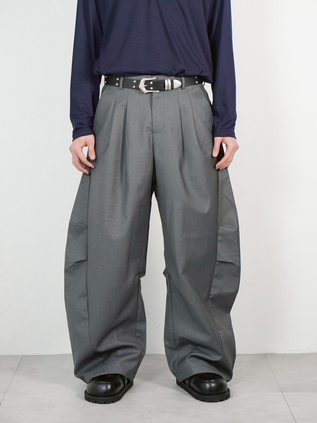 受注制【Chikashitsu +】2 tuck side design curve pants (3color)