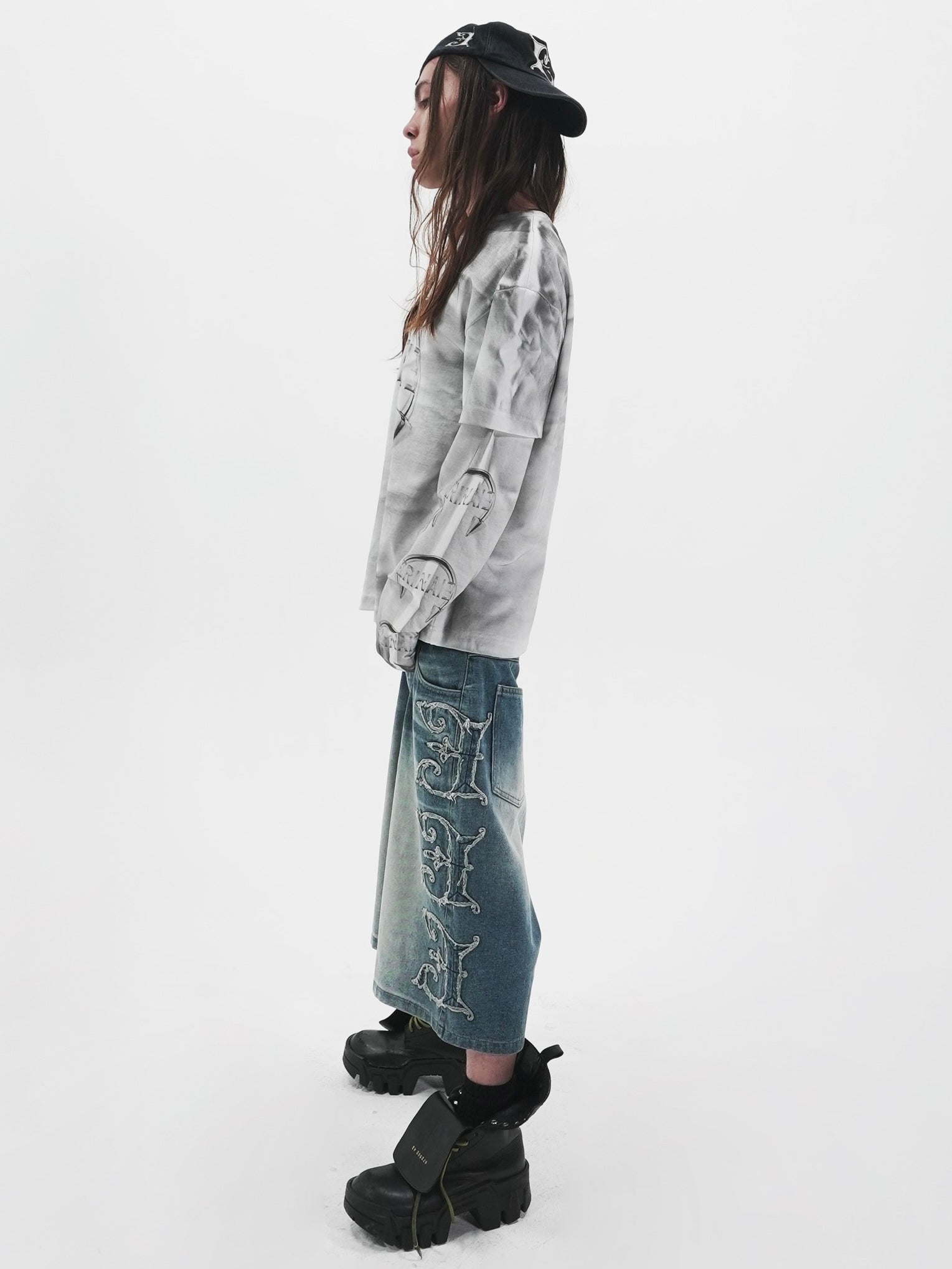 【E RIN AI E】PIERCED RUST DOUBLE LONG SLEEVE T