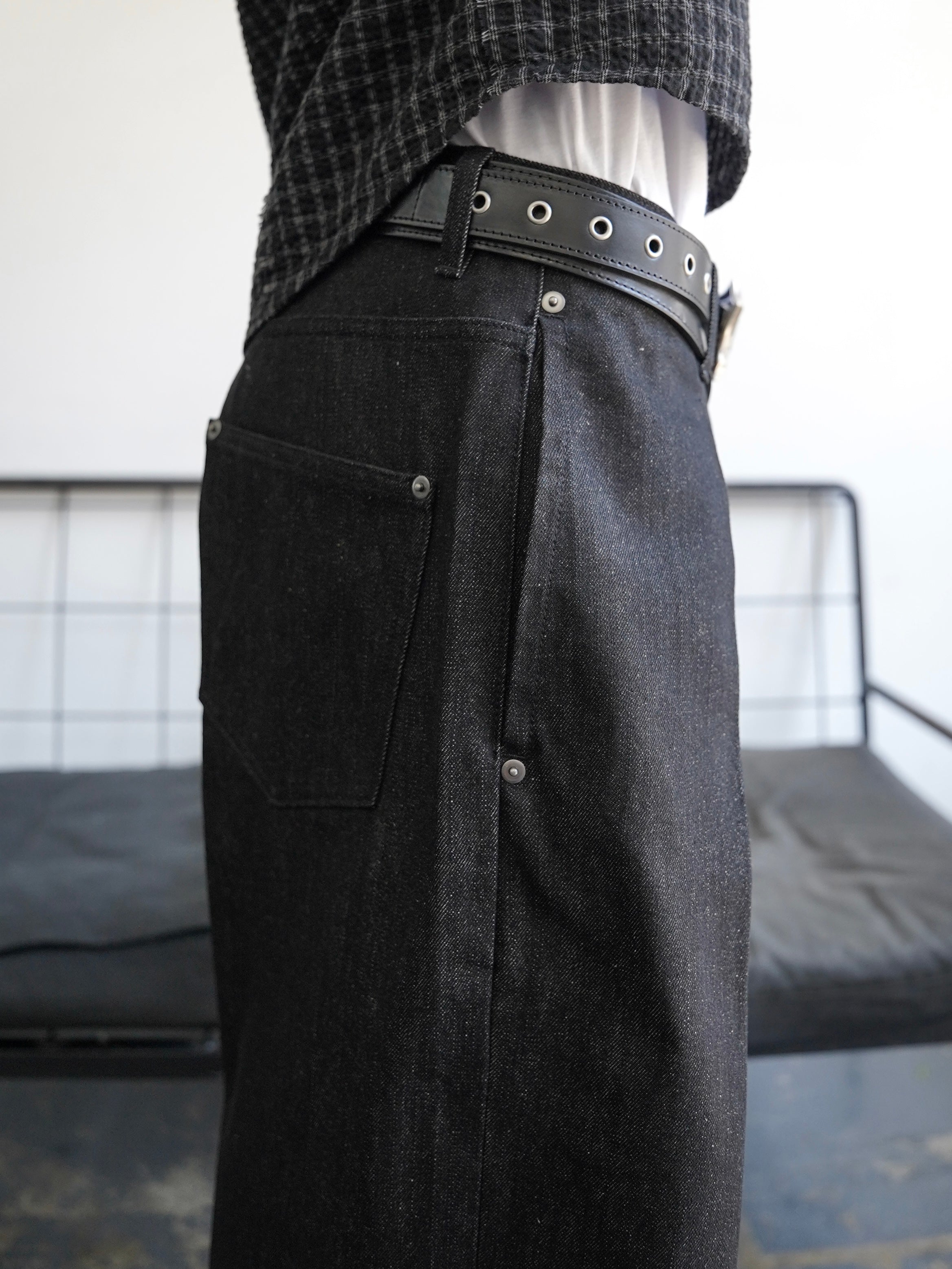 5/23 20:00発売【CHIKASHITSU PLUS HIGH】Deep tuck raw denim pants