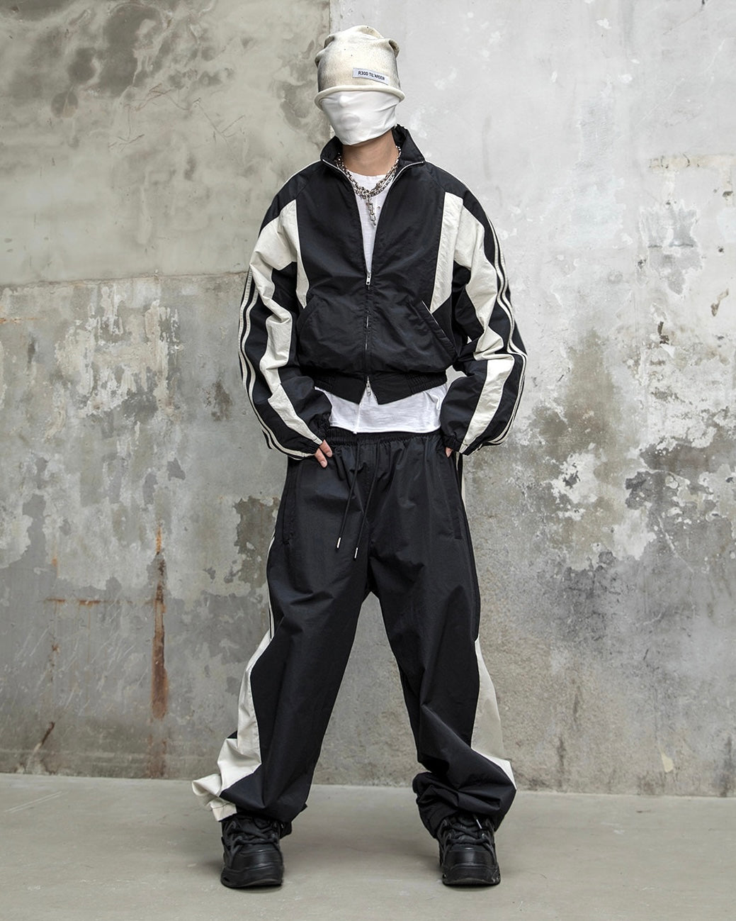 【roaringrad】26 Panel Track Pants