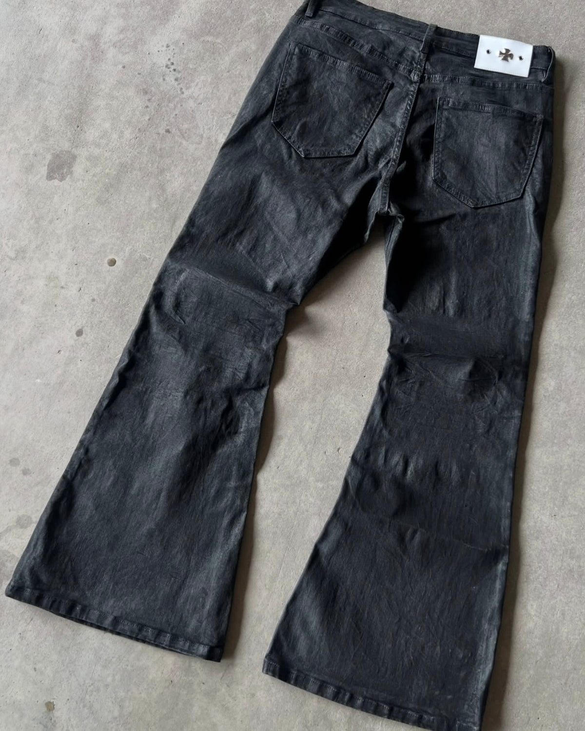 【LOWKEY CLUB】FLARED COATED JEANS