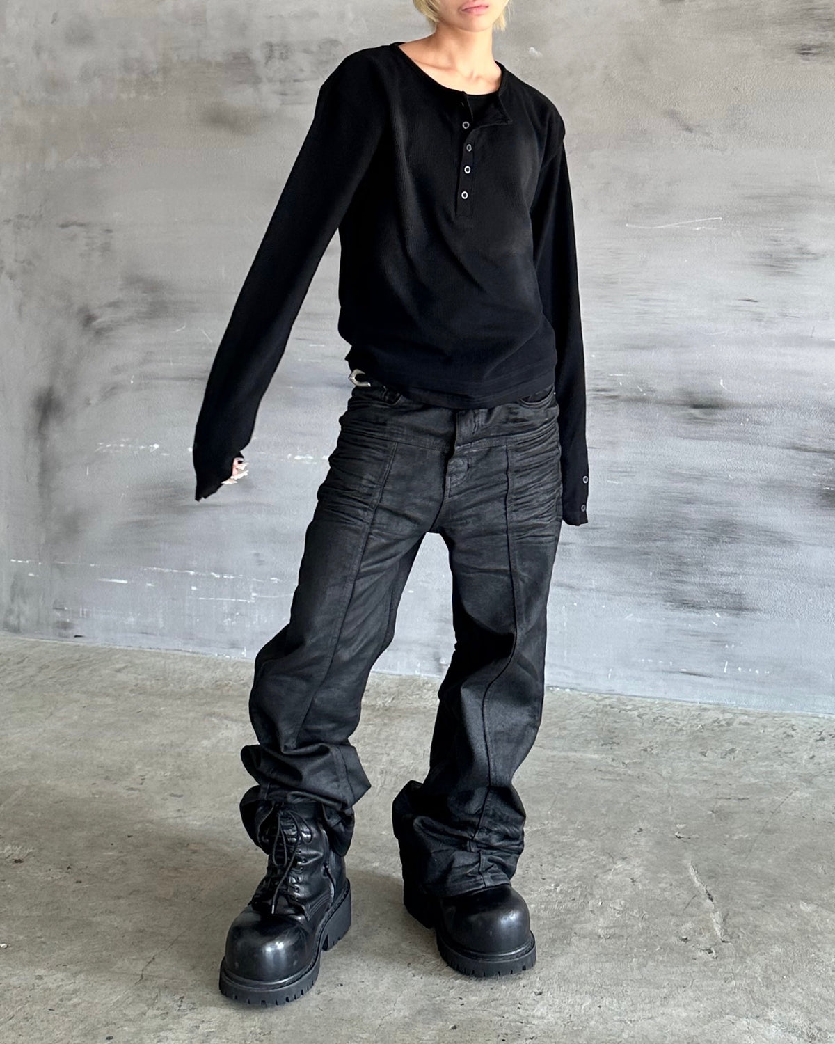 【CHIKASHITSU PLUS HIGH】Linear coating denim flare pants