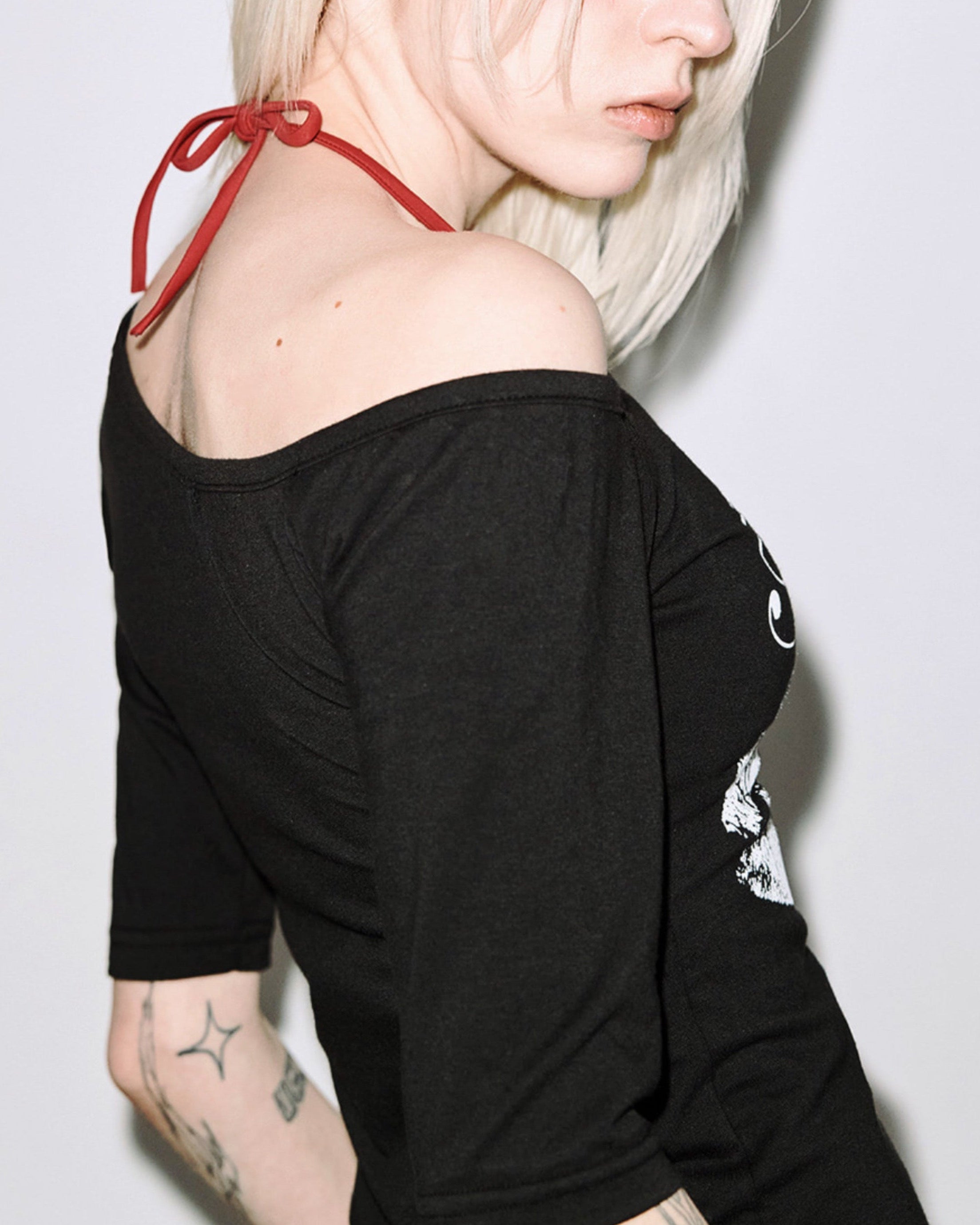 【FANCY CLUB】PLASTIC KISS ONE-SHOULDER TOP