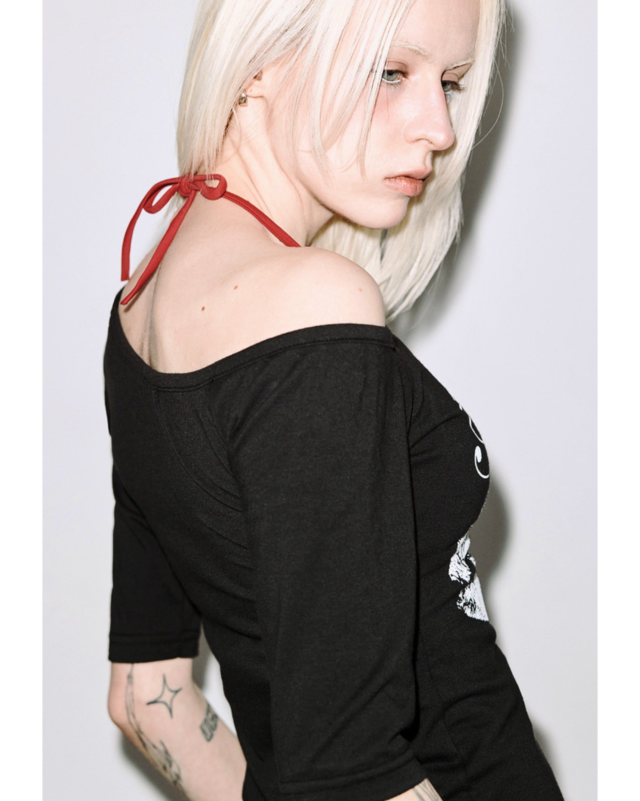 【FANCY CLUB】PLASTIC KISS ONE-SHOULDER TOP