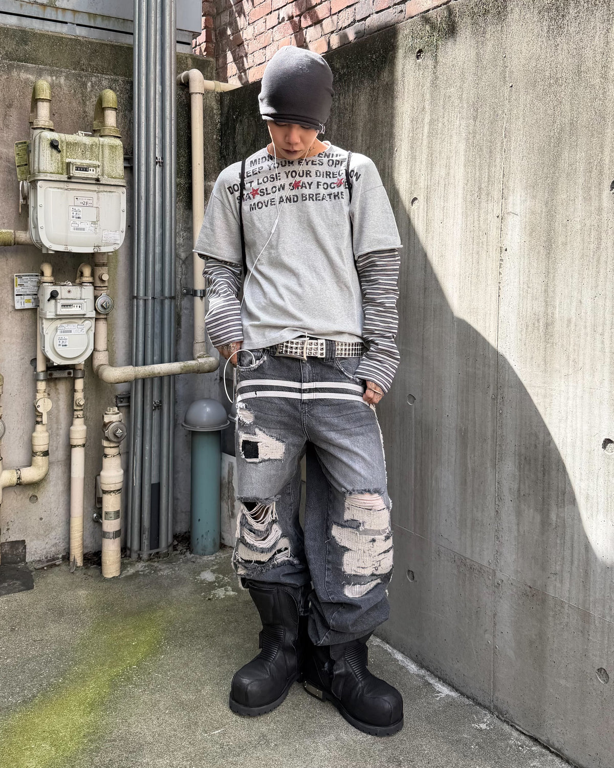 受注制【Never mind the XU】LAYERED STRIPE SLEEVE GRAPHIC TEE (2color)