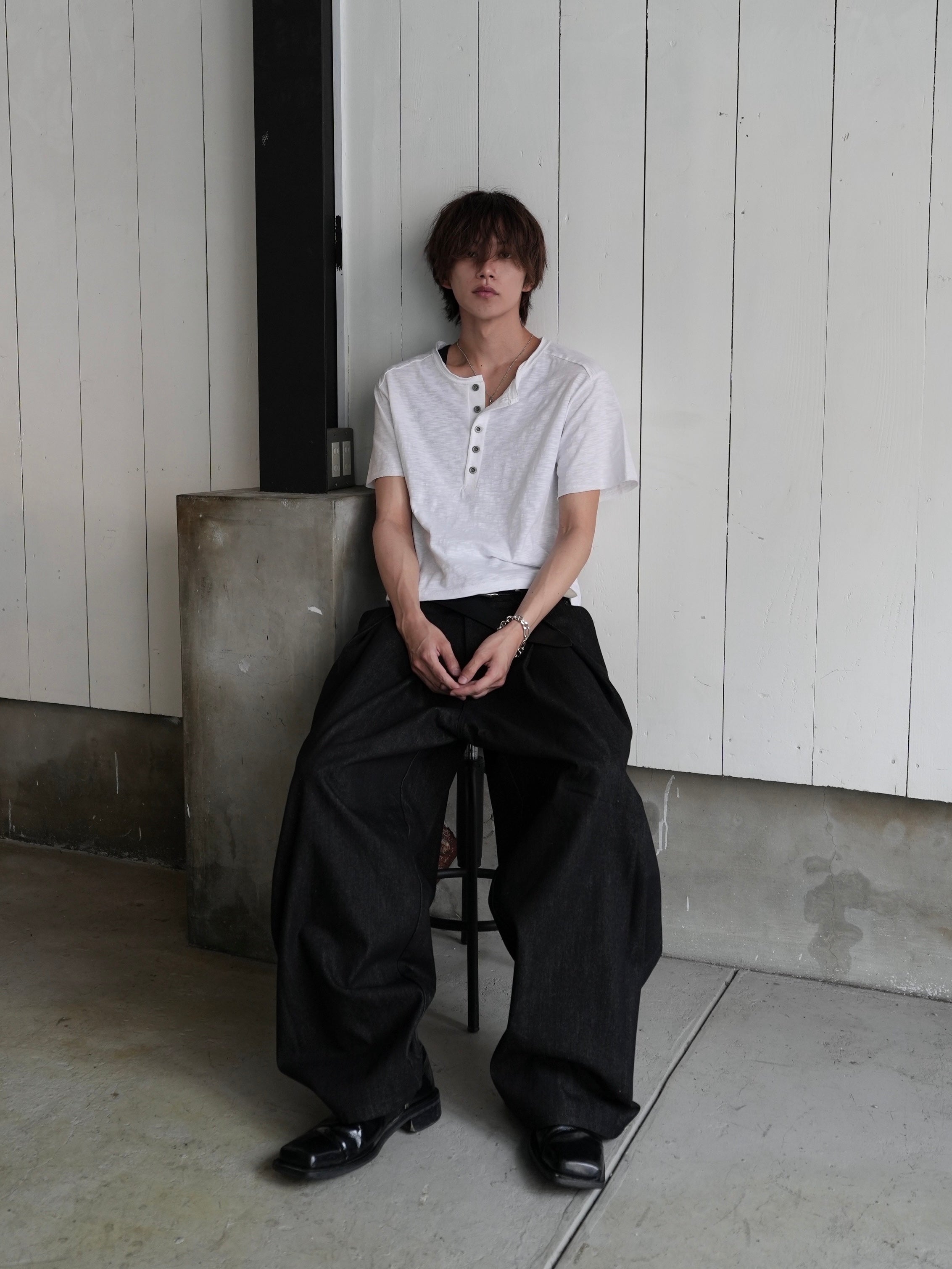 【CHIKASHITSU PLUS HIGH】Steel button short sleeve henley tee (2color)