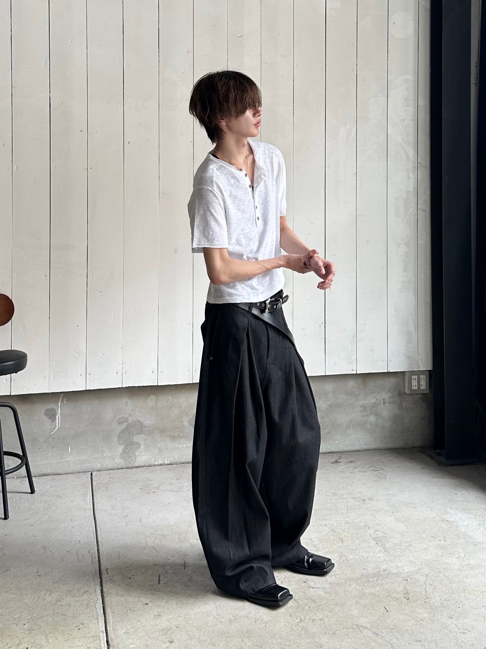 【CHIKASHITSU PLUS HIGH】Steel button short sleeve henley tee (2color)