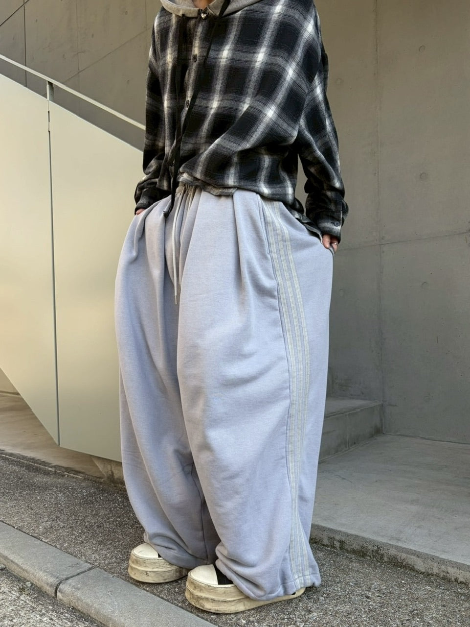 受注制【LUV CODE】line wide sweat pants (2color)