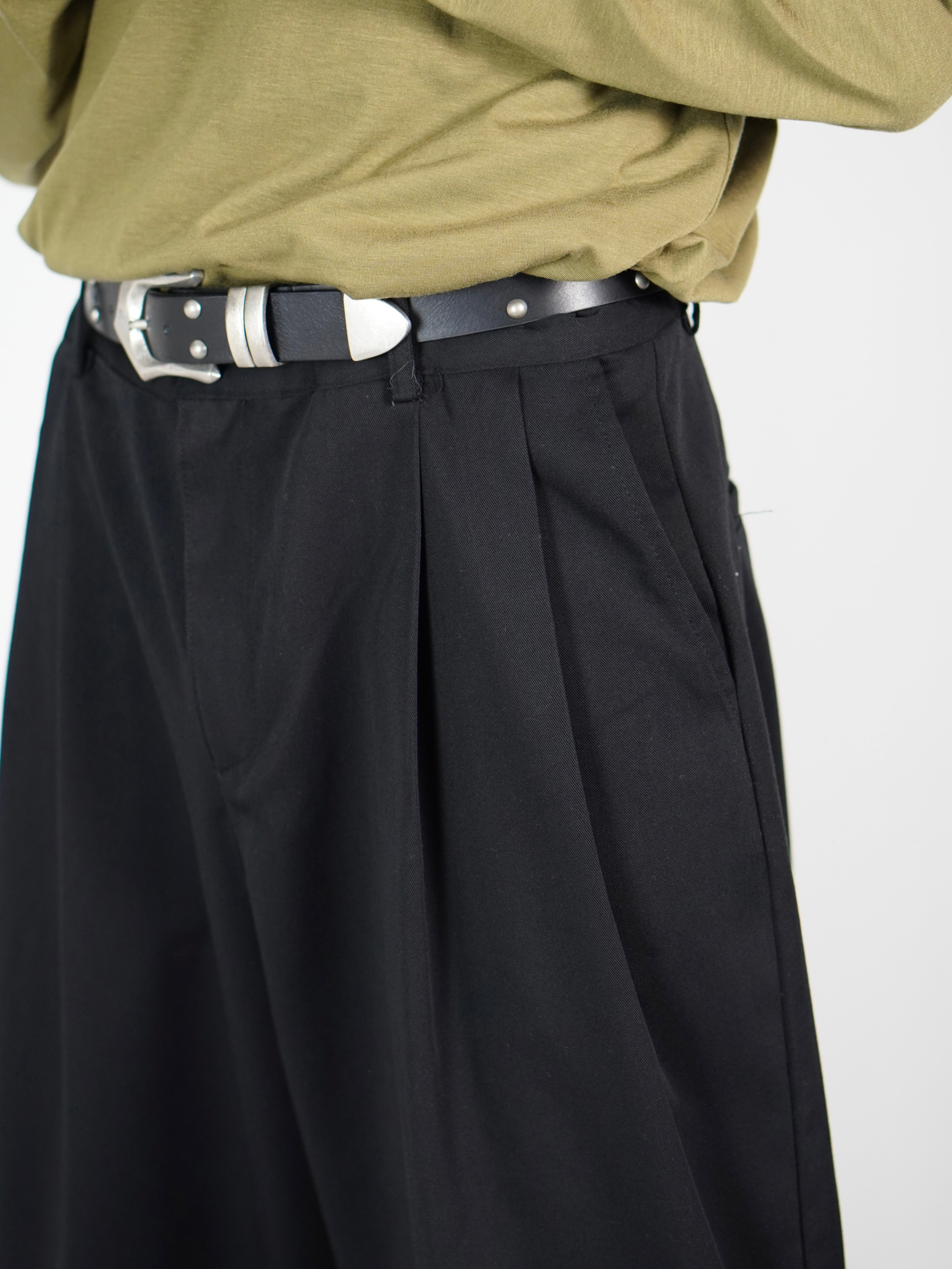 受注制【Chikashitsu +】2 tuck straight slacks