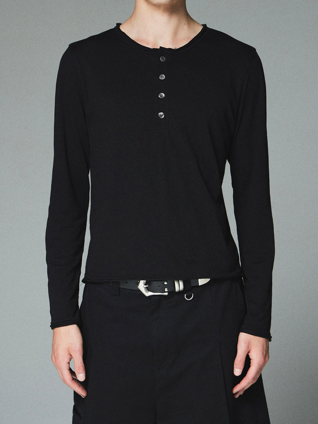 7/10 20:00 発売【CS】cut off henley neck tee