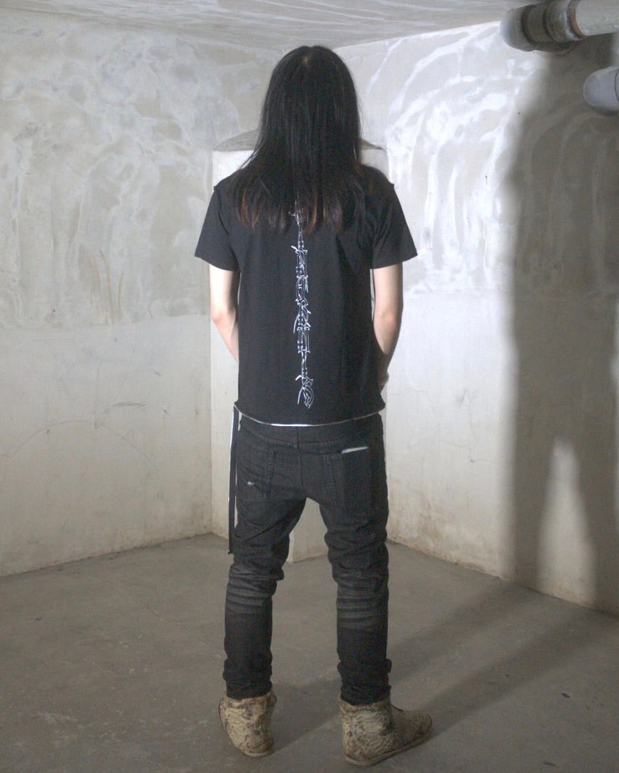 【LOIN ARMIS】"Hex maniac" tee