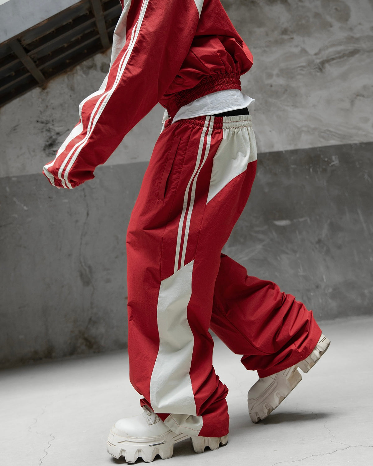 【roaringrad】26 Panel Track Pants