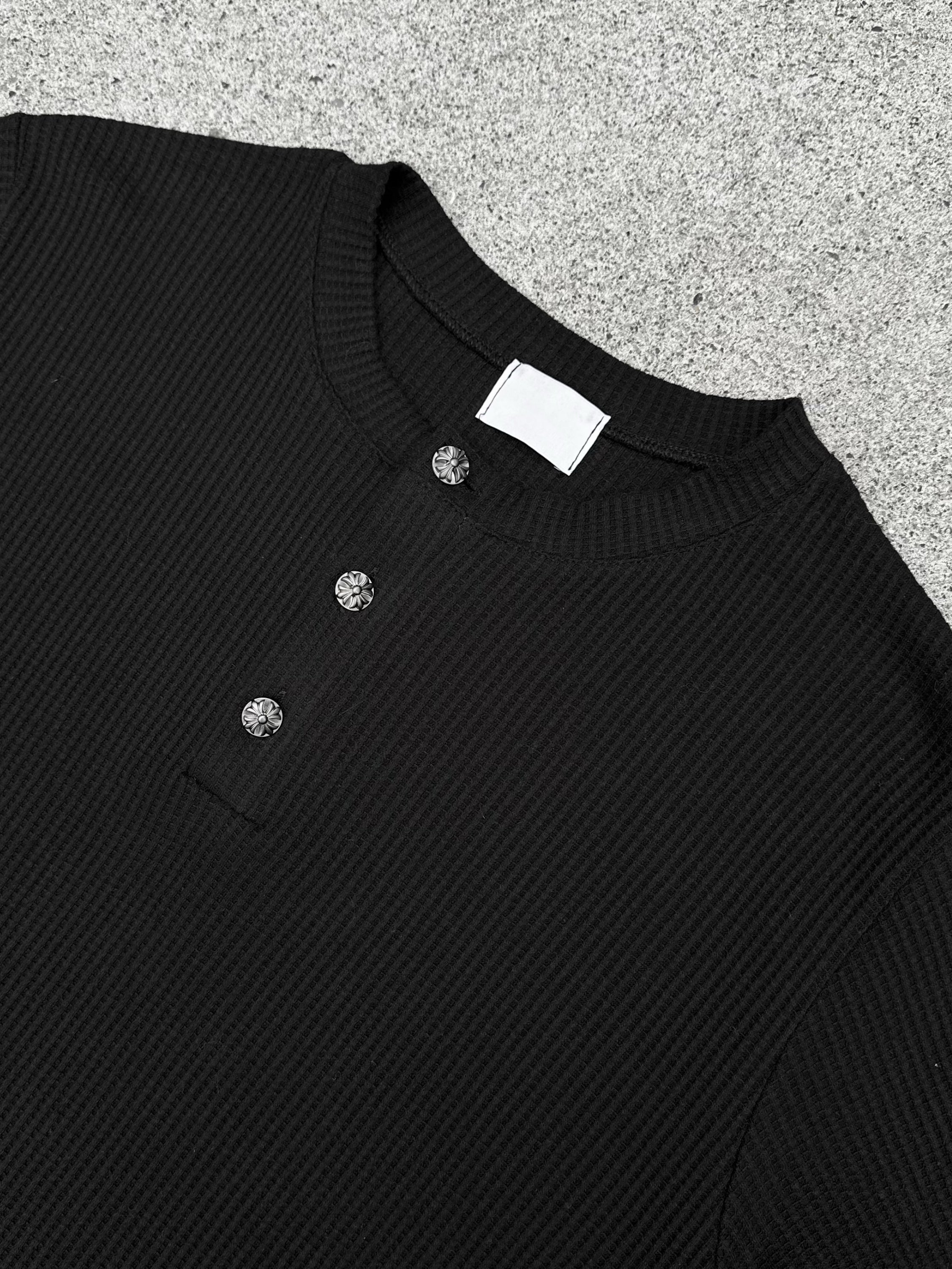 大阪店WEB限定受注制【Chikashitsu + 】button point henley neck t-shirt (3color)