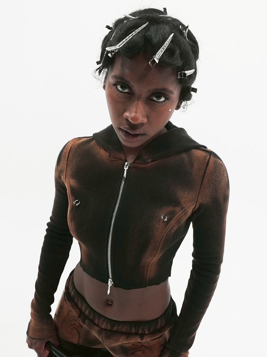 【E RIN AI E】PIERCED RUST CROP HOODIE ZIP UP