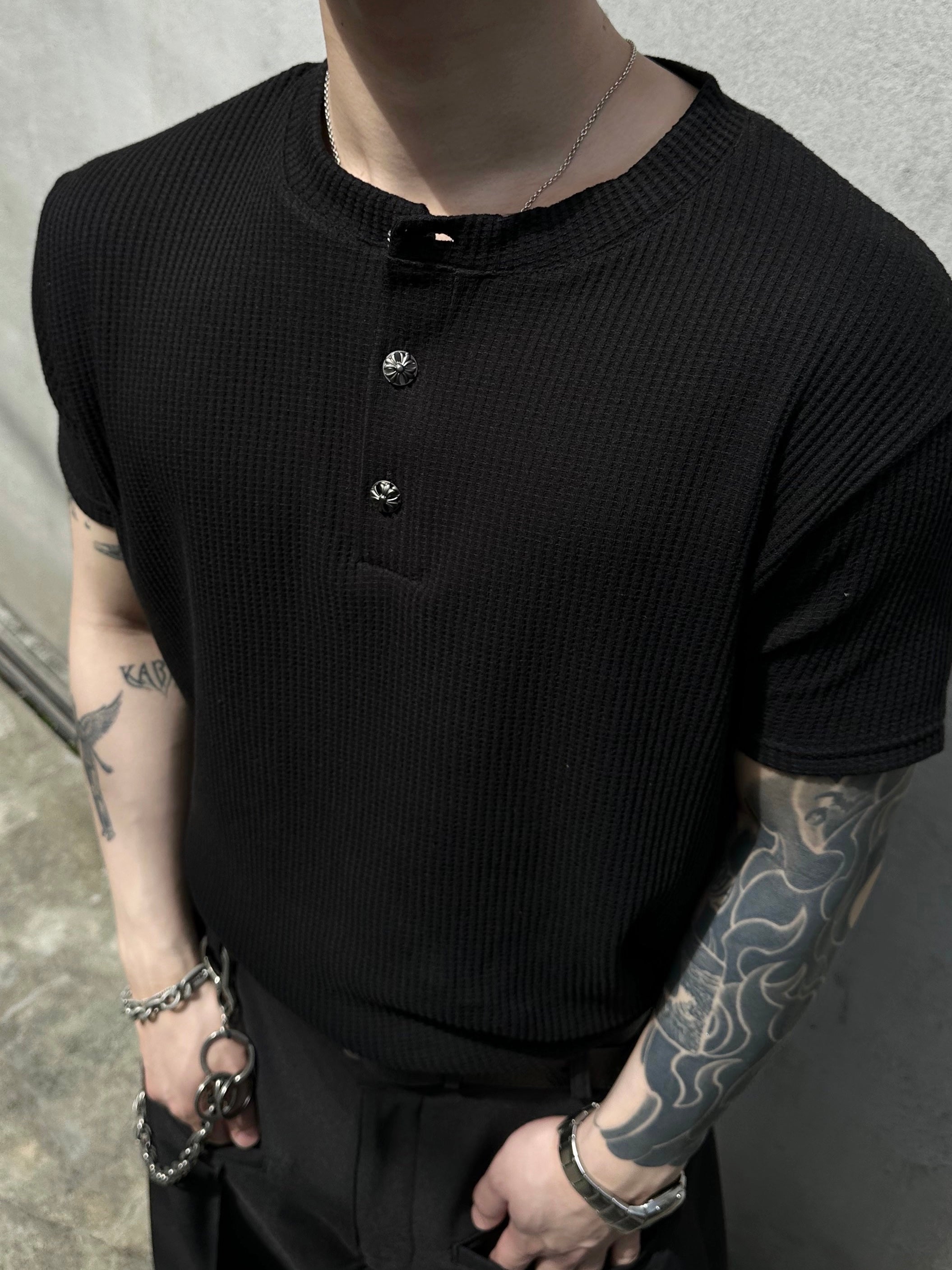 大阪店WEB限定受注制【Chikashitsu + 】button point henley neck t-shirt (3color)