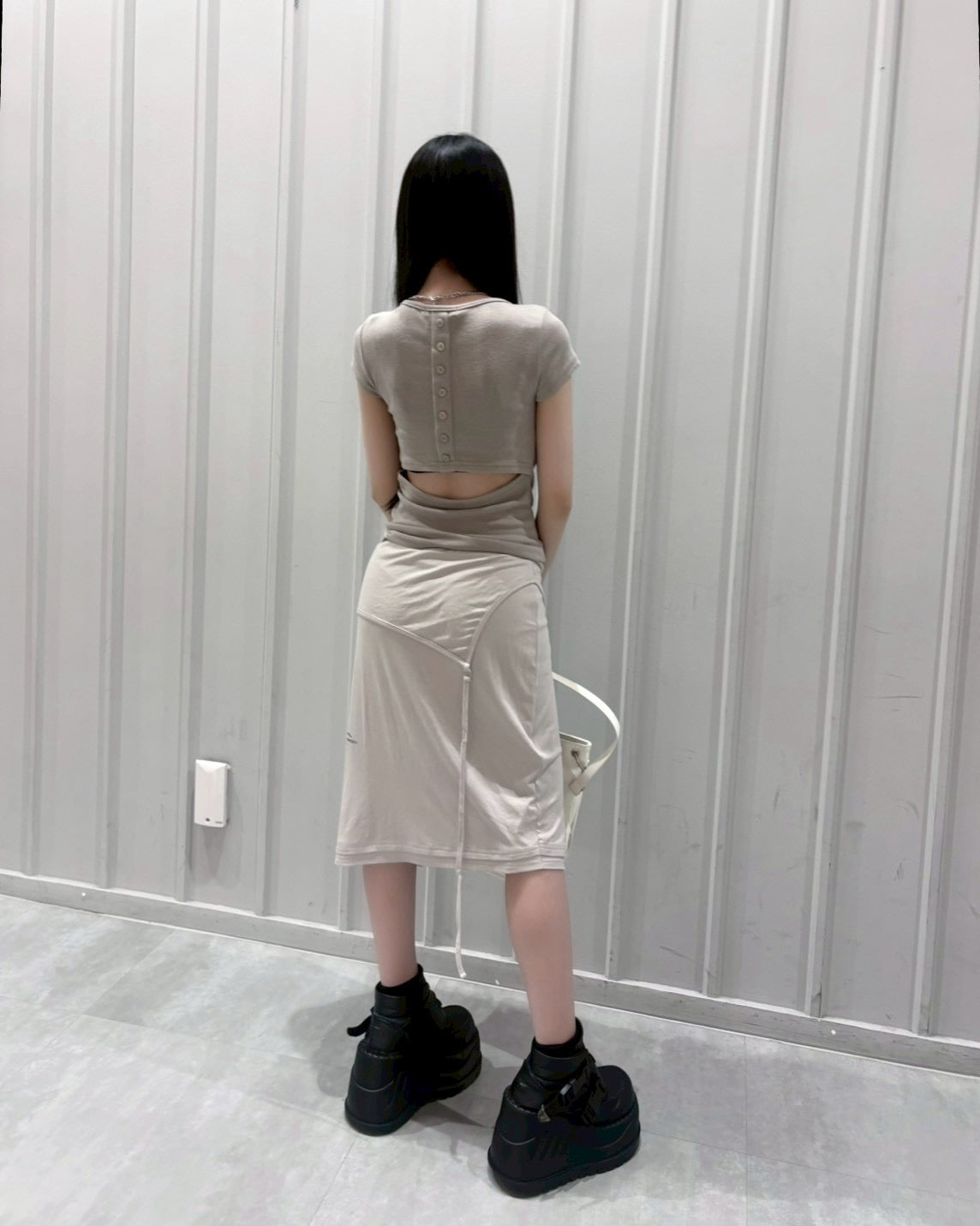受注制【nmtc+】Back Button Slit U-Neck Tee (5color)