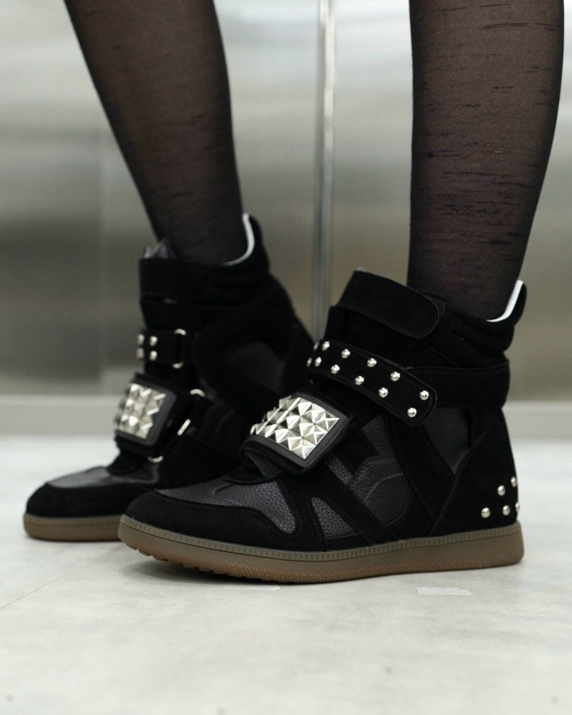 国際配送【Never mind the XU】Studs Wedge High Top Sneakers