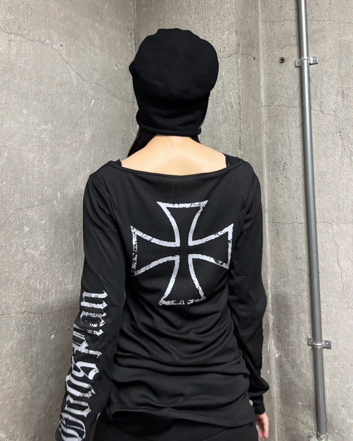 国際配送【Never mind the XU】Est. 1776 Cross Long Sleeve