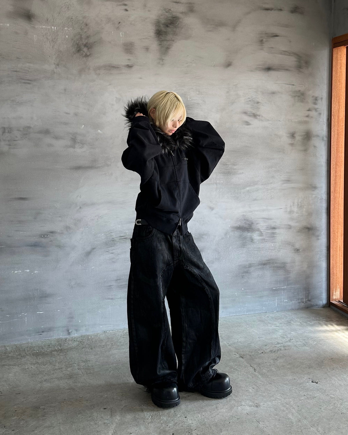 【CHIKASHITSU PLUS HIGH】Volume fur cropped zip hoodie